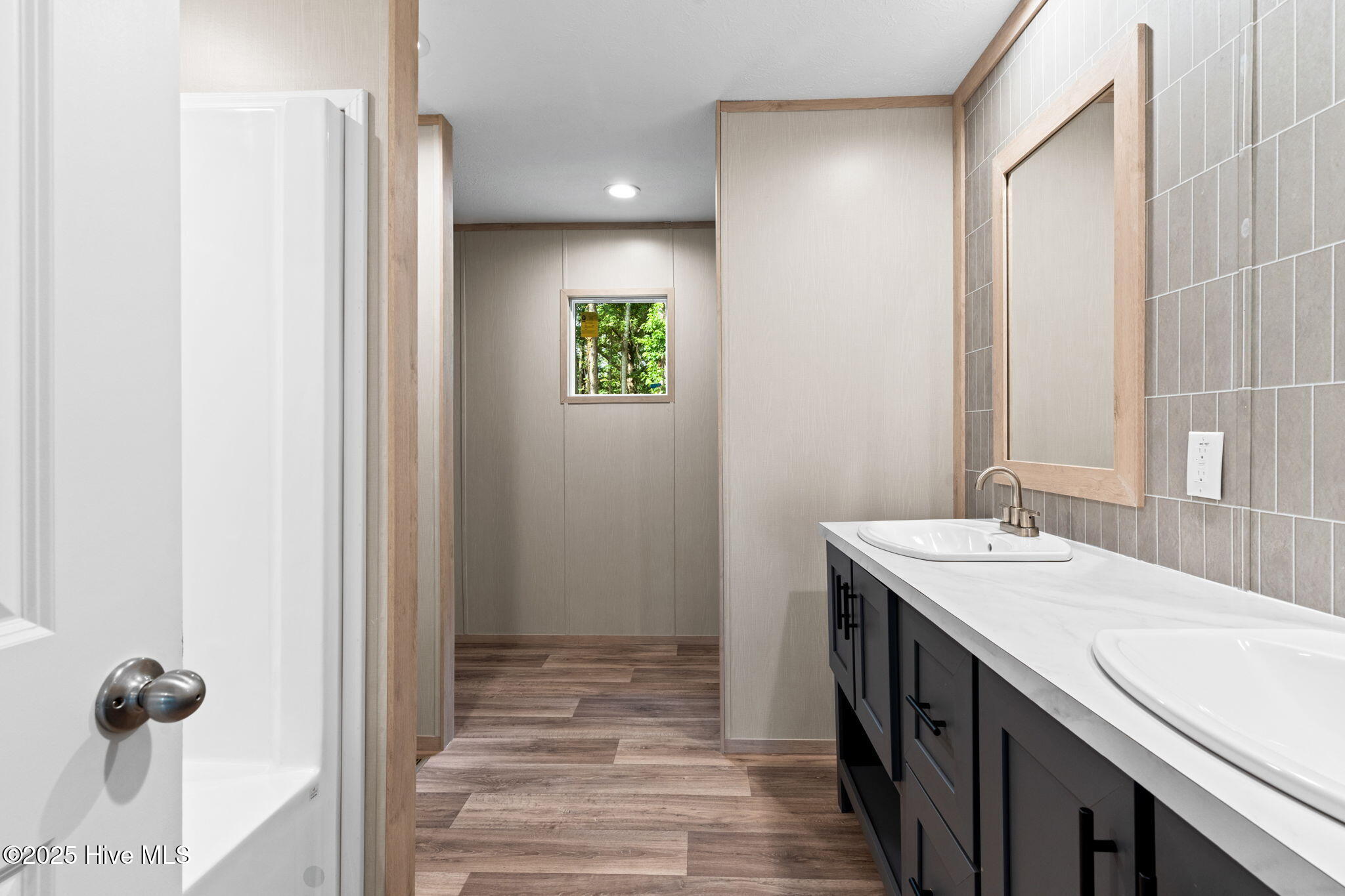 100547608 | Photo 15