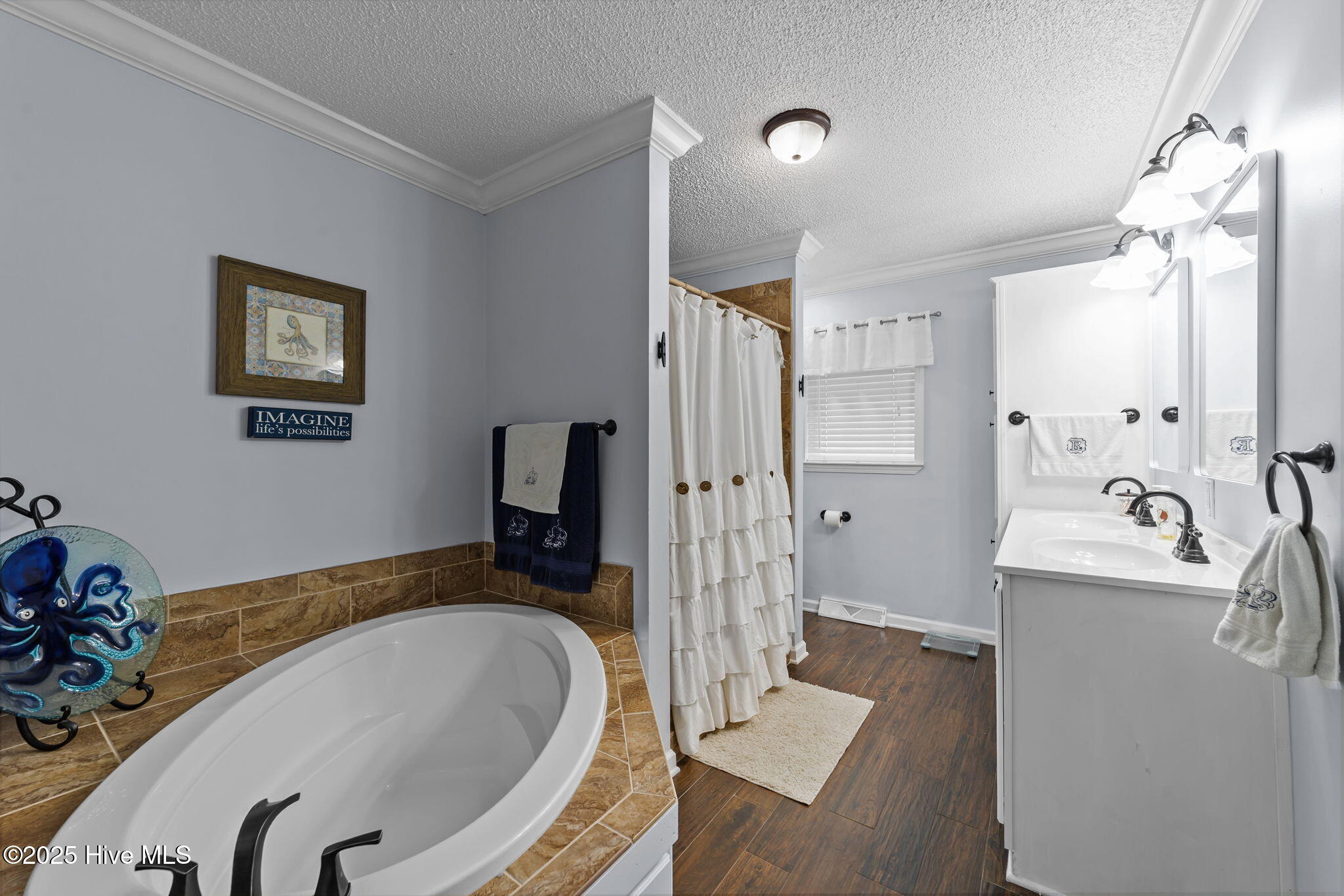 100533050 | Photo 12