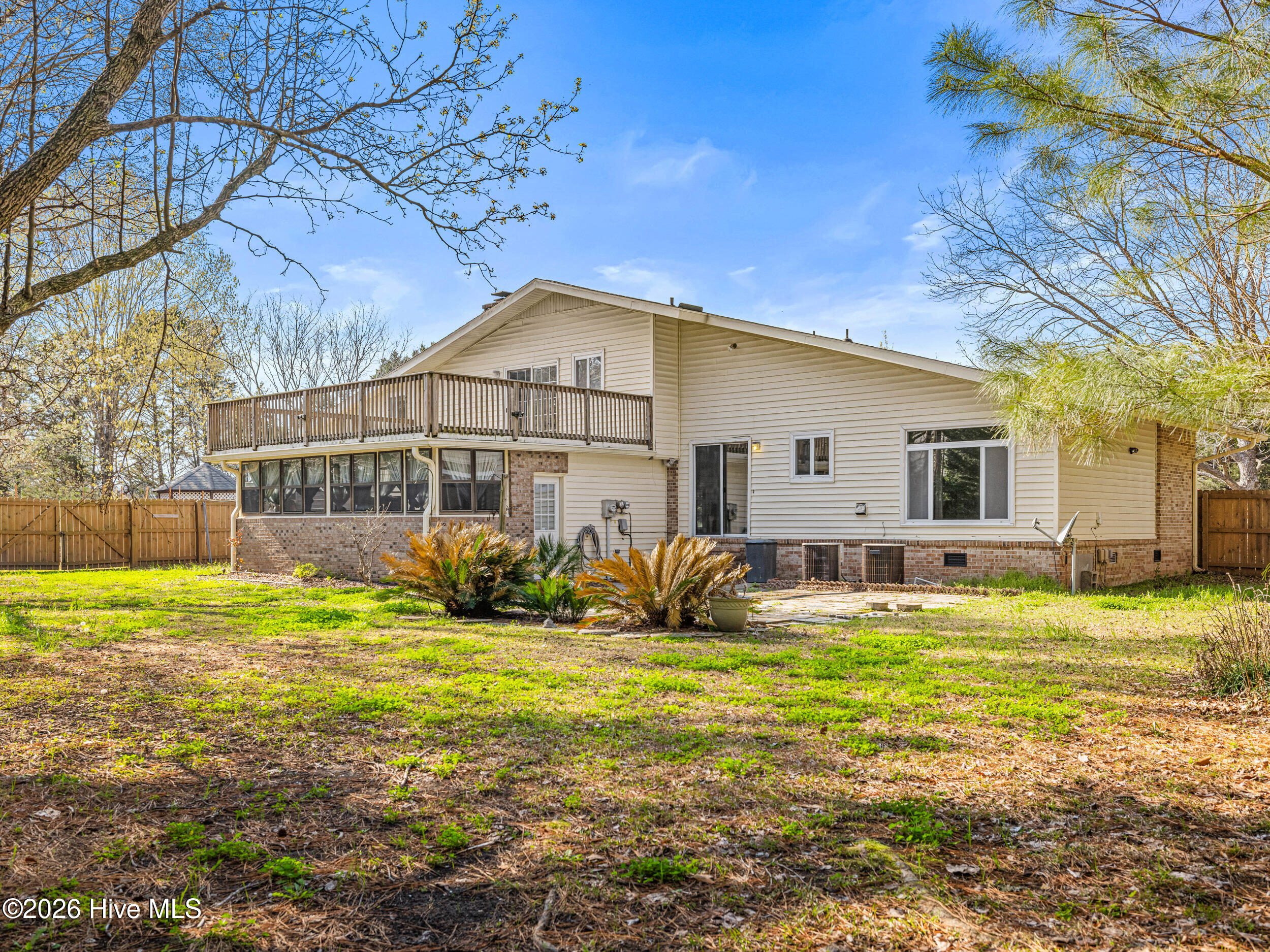 100561743 | Photo 52