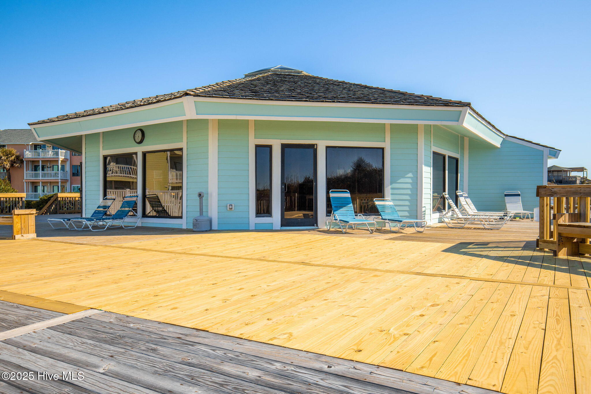 100517444 | Photo 37