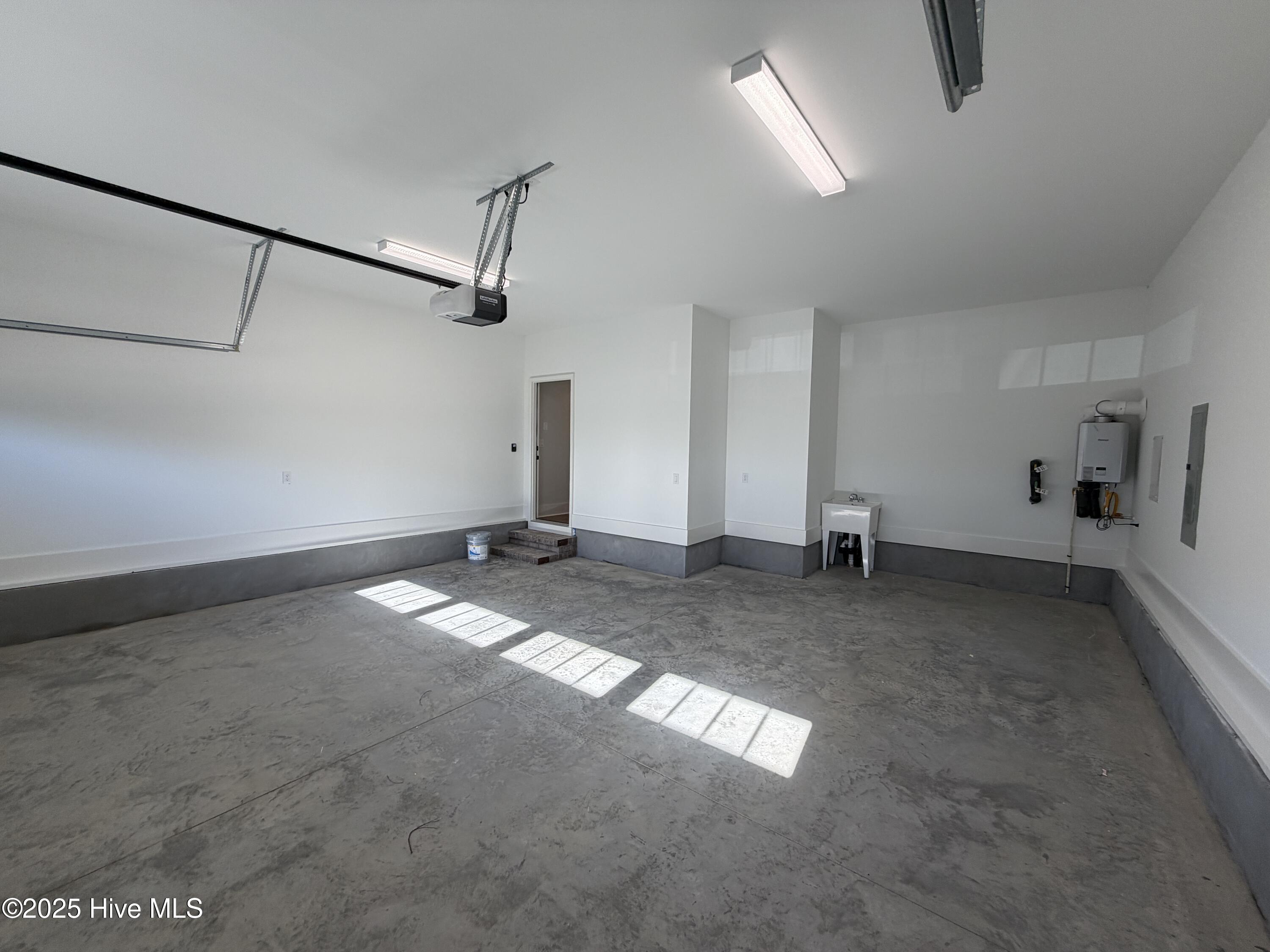 100518580 | Photo 34