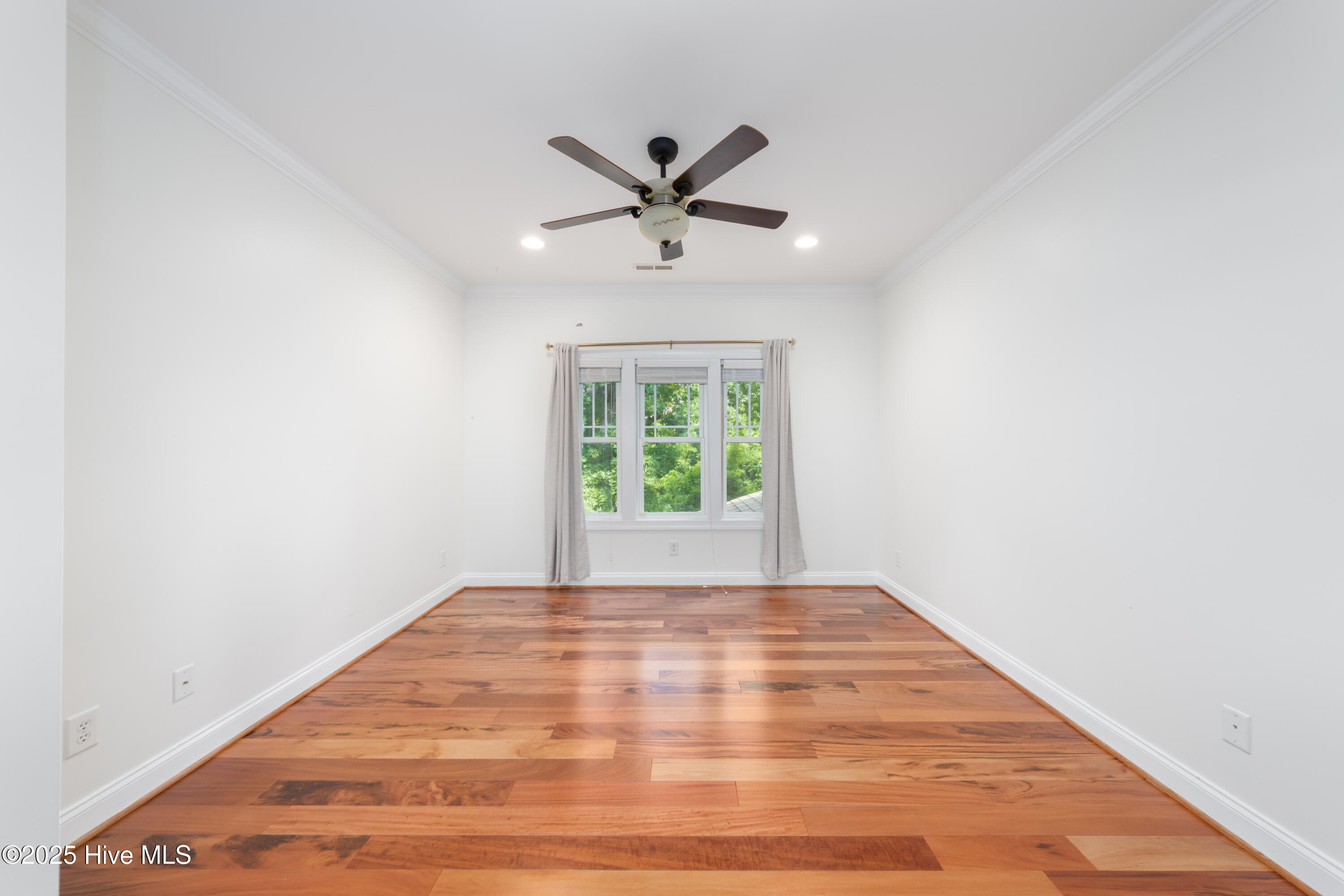 100510082 | Photo 40