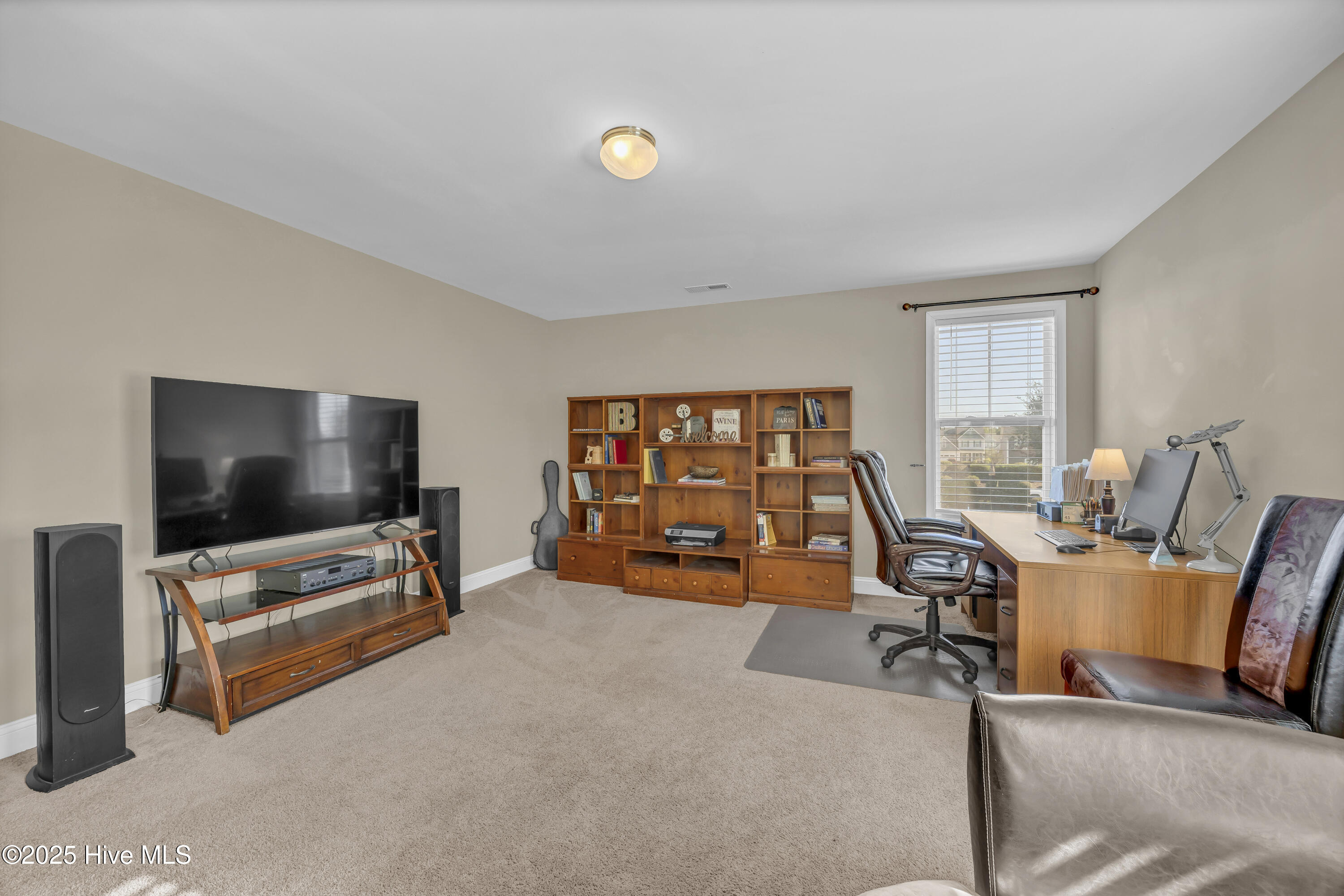 100549704 | Photo 38