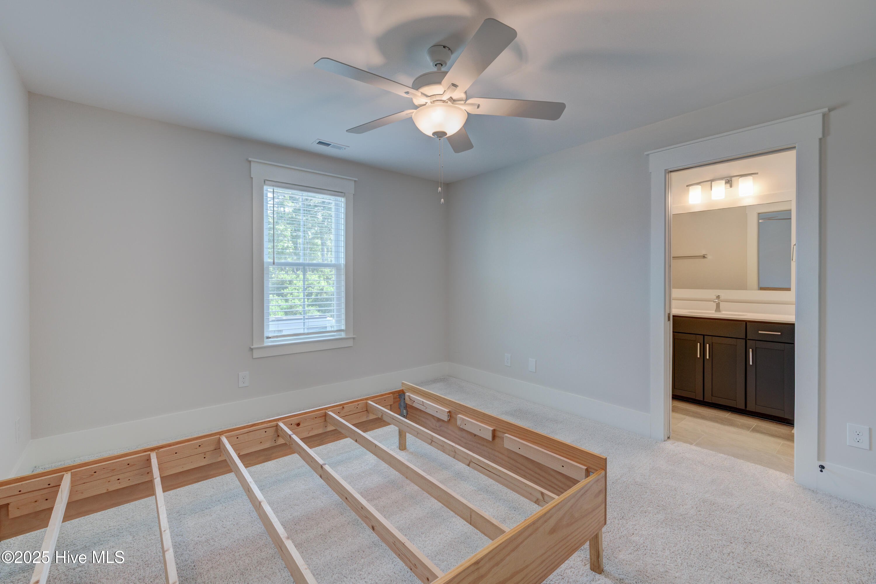 100553417 | Photo 44