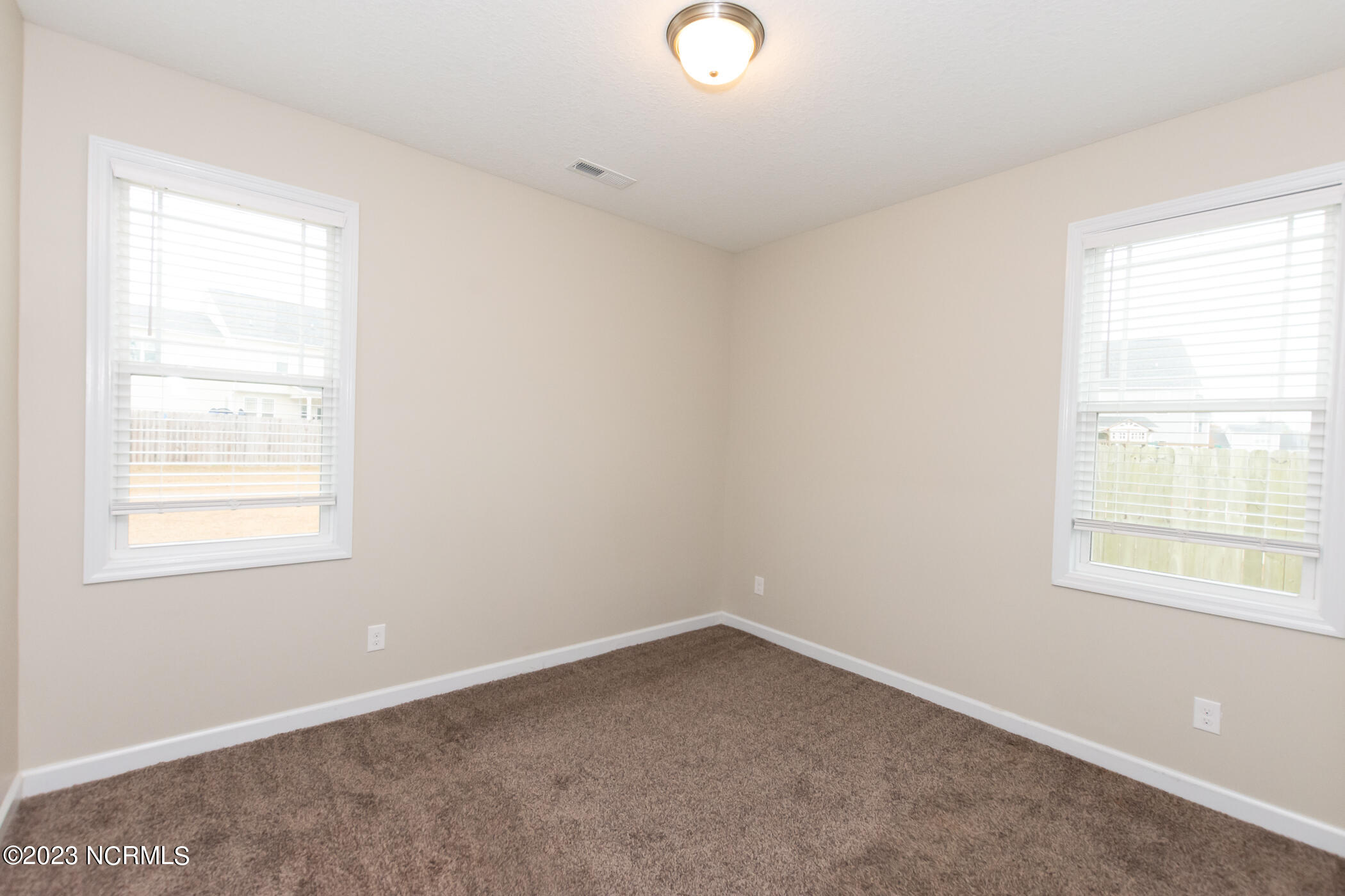 100543785 | Photo 27