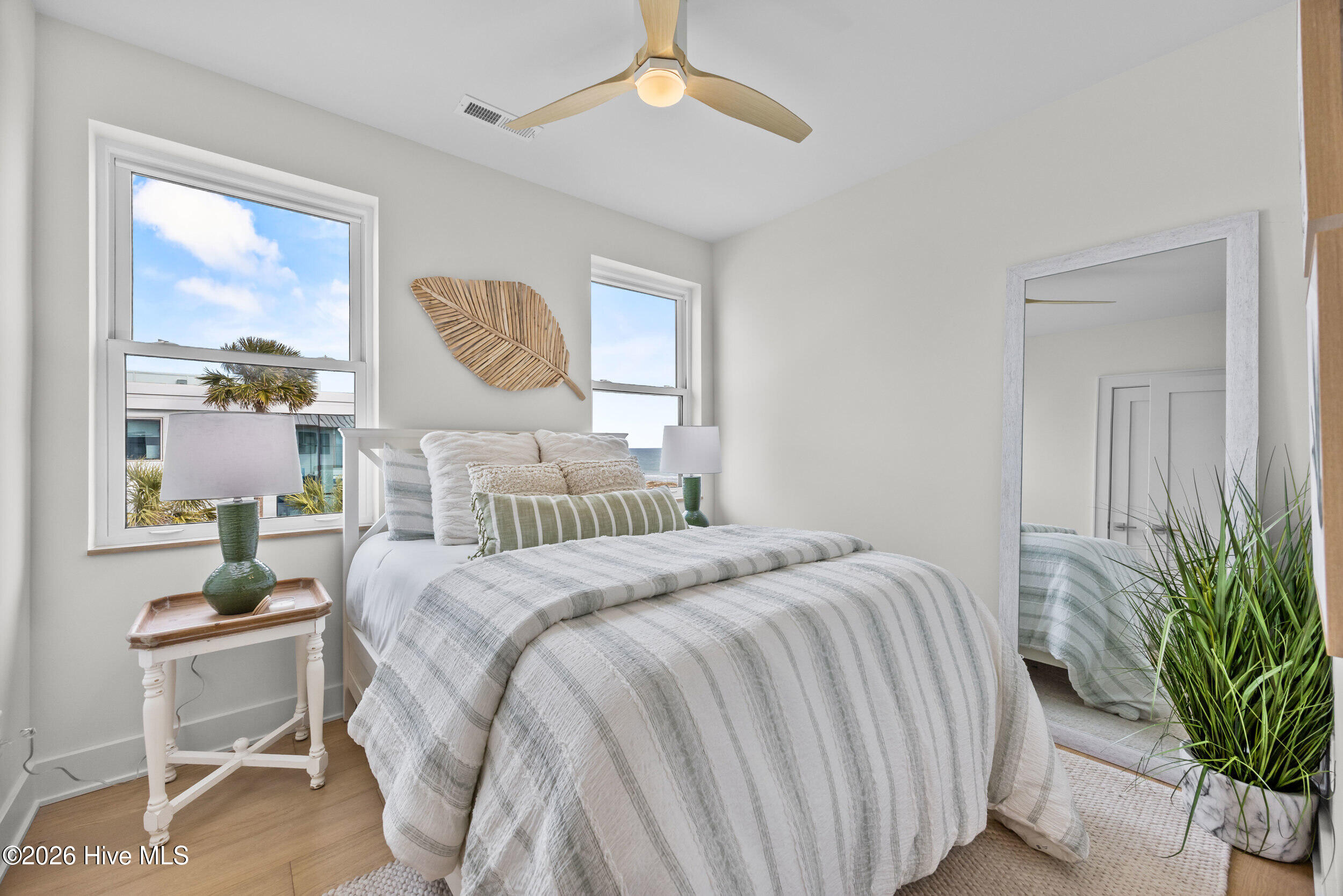 100544110 | Photo 45