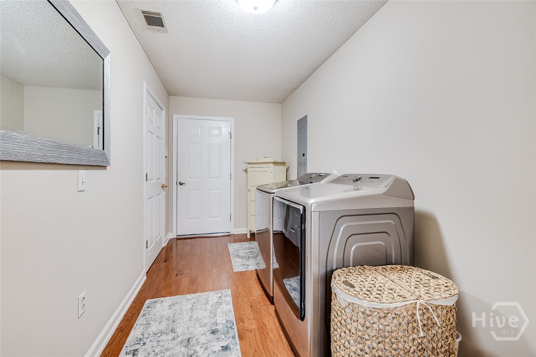 LARGE LAUNDRY WITH WALK OUTDOOR TO GARAGE