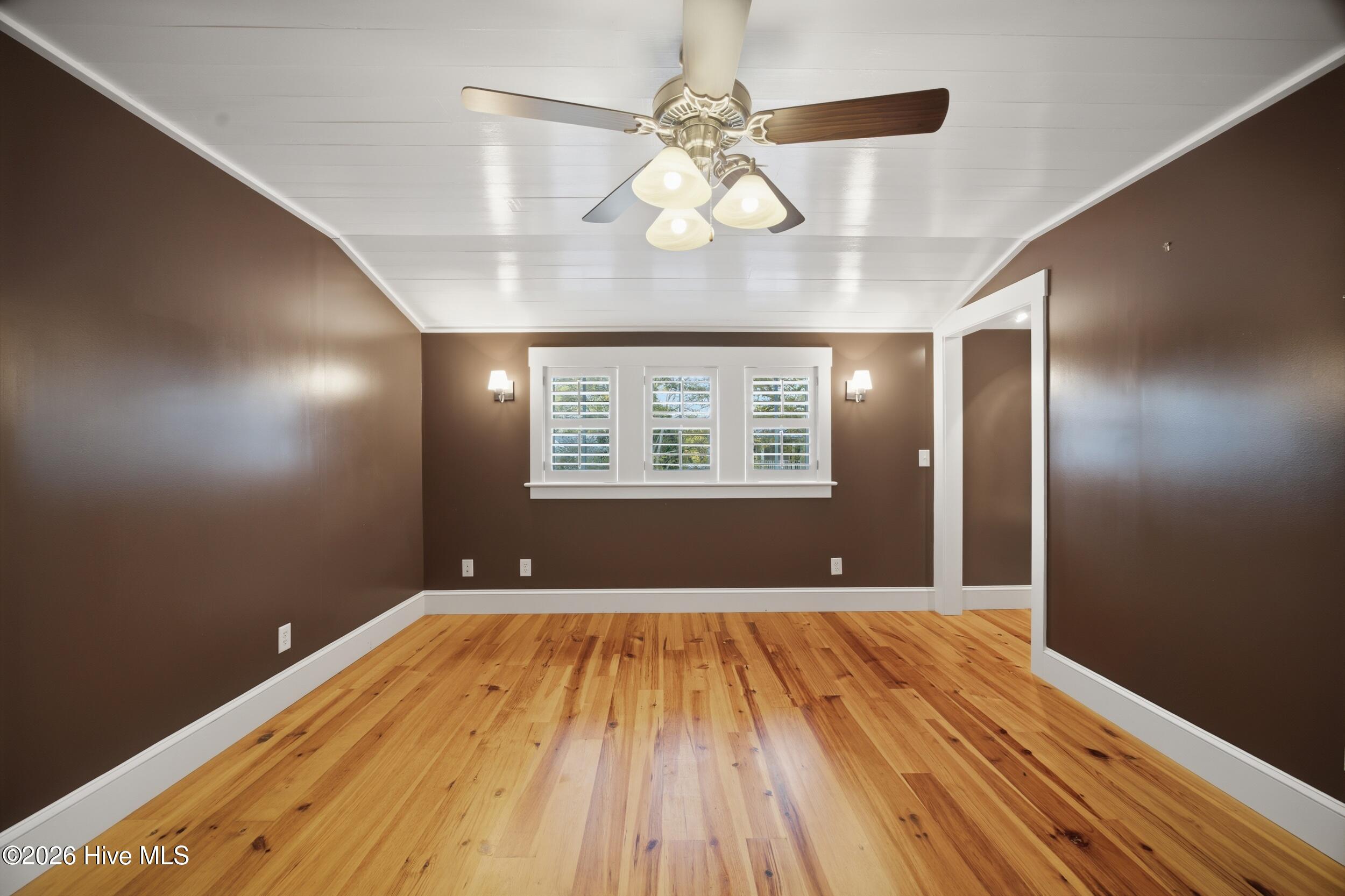 100566122 | Photo 40