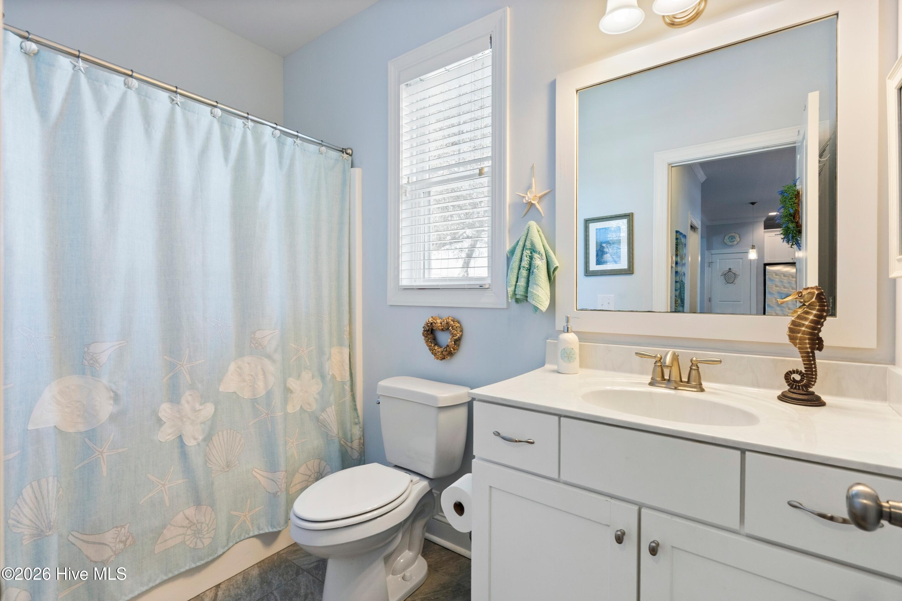 100549169 | Photo 38