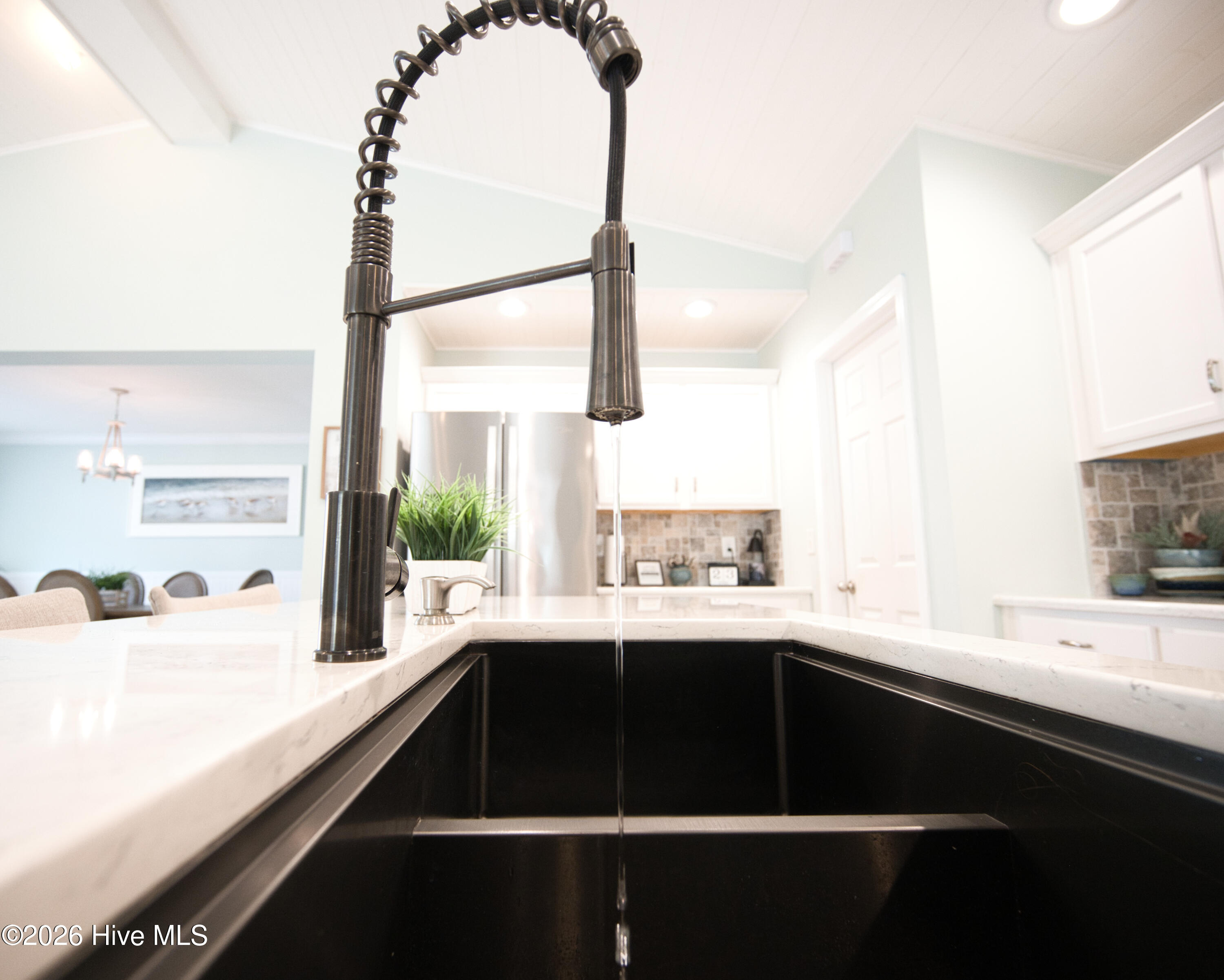 100569889 | Photo 26