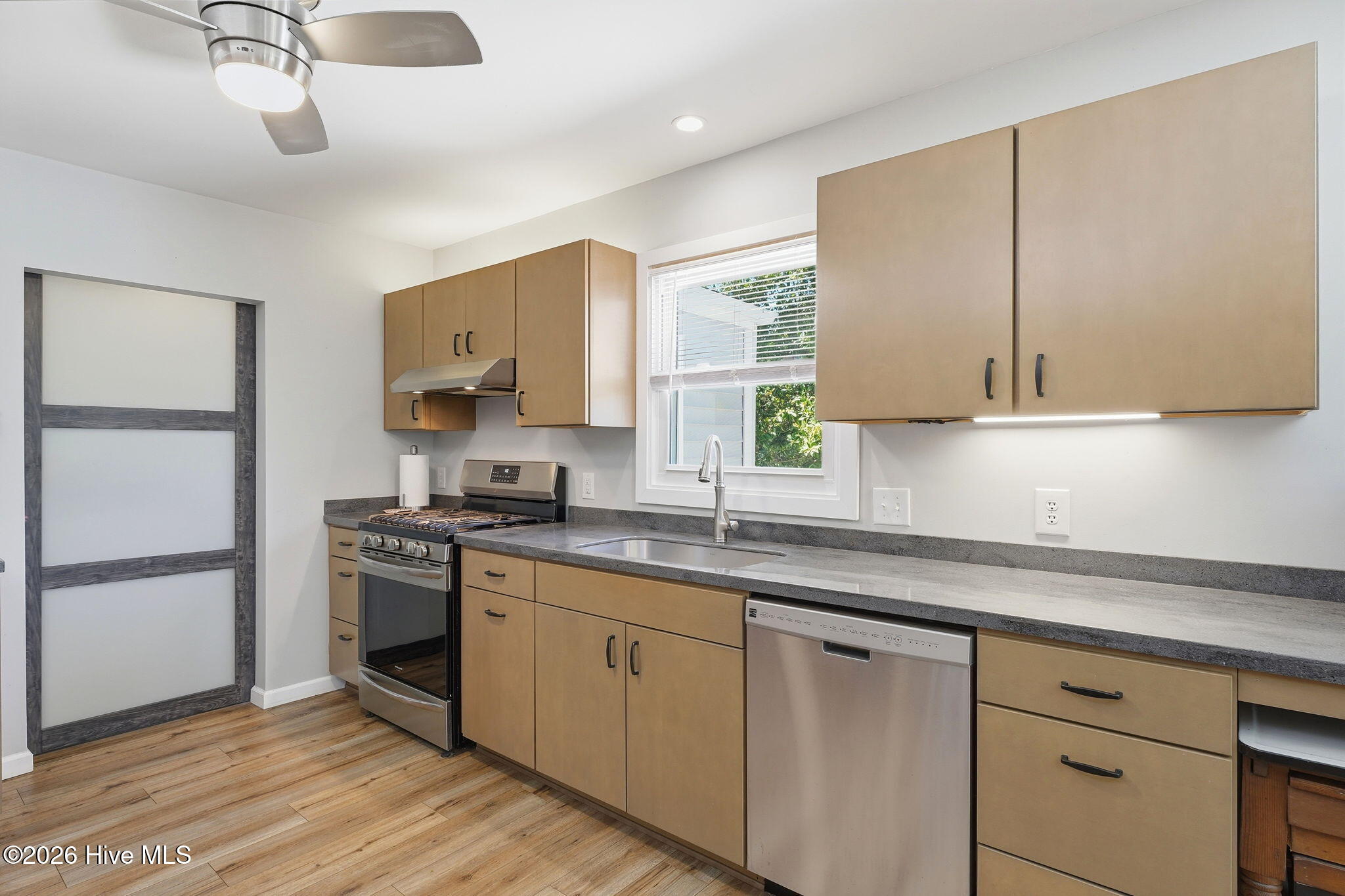 Great kitchen counter space.