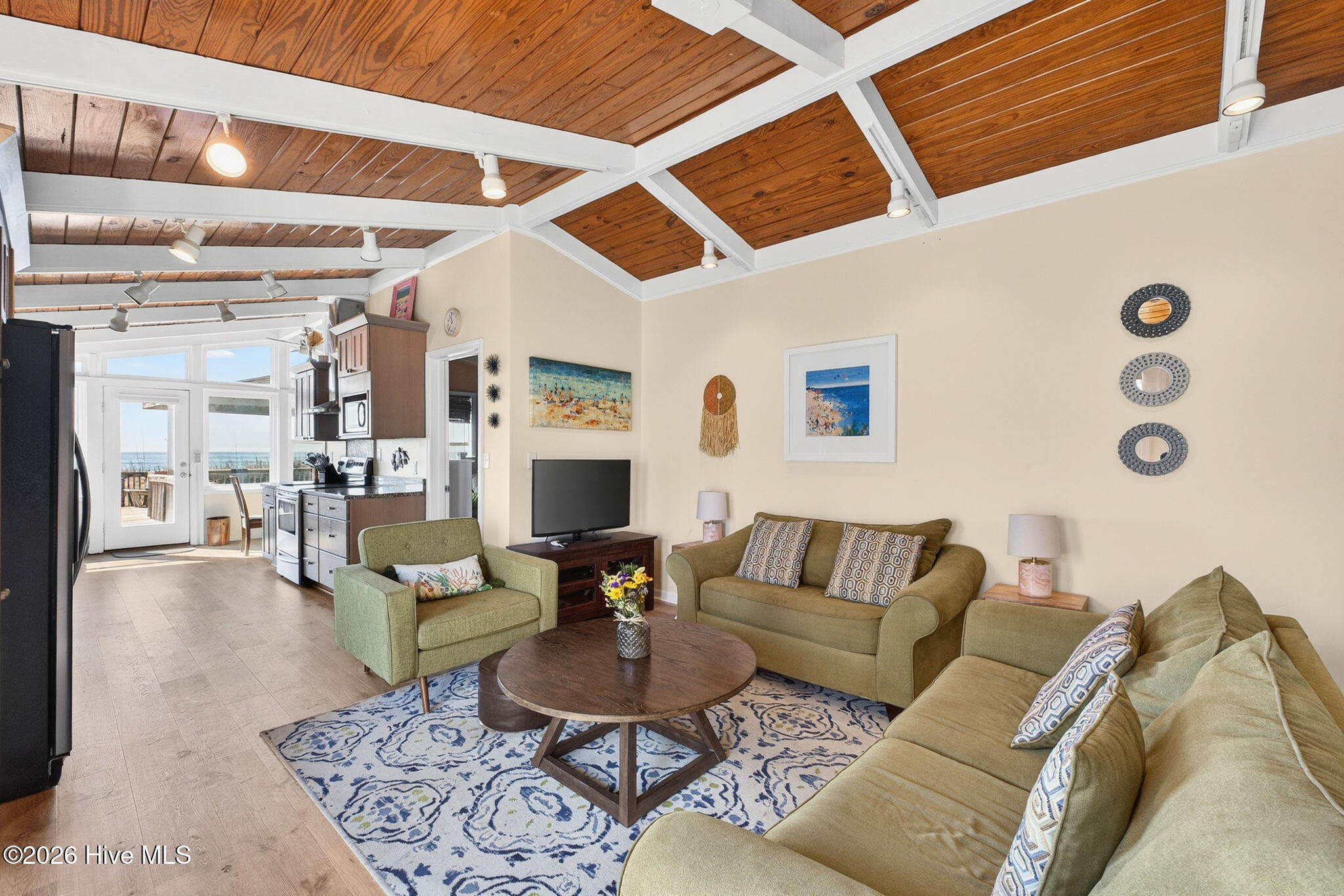 100559967 | Photo 12