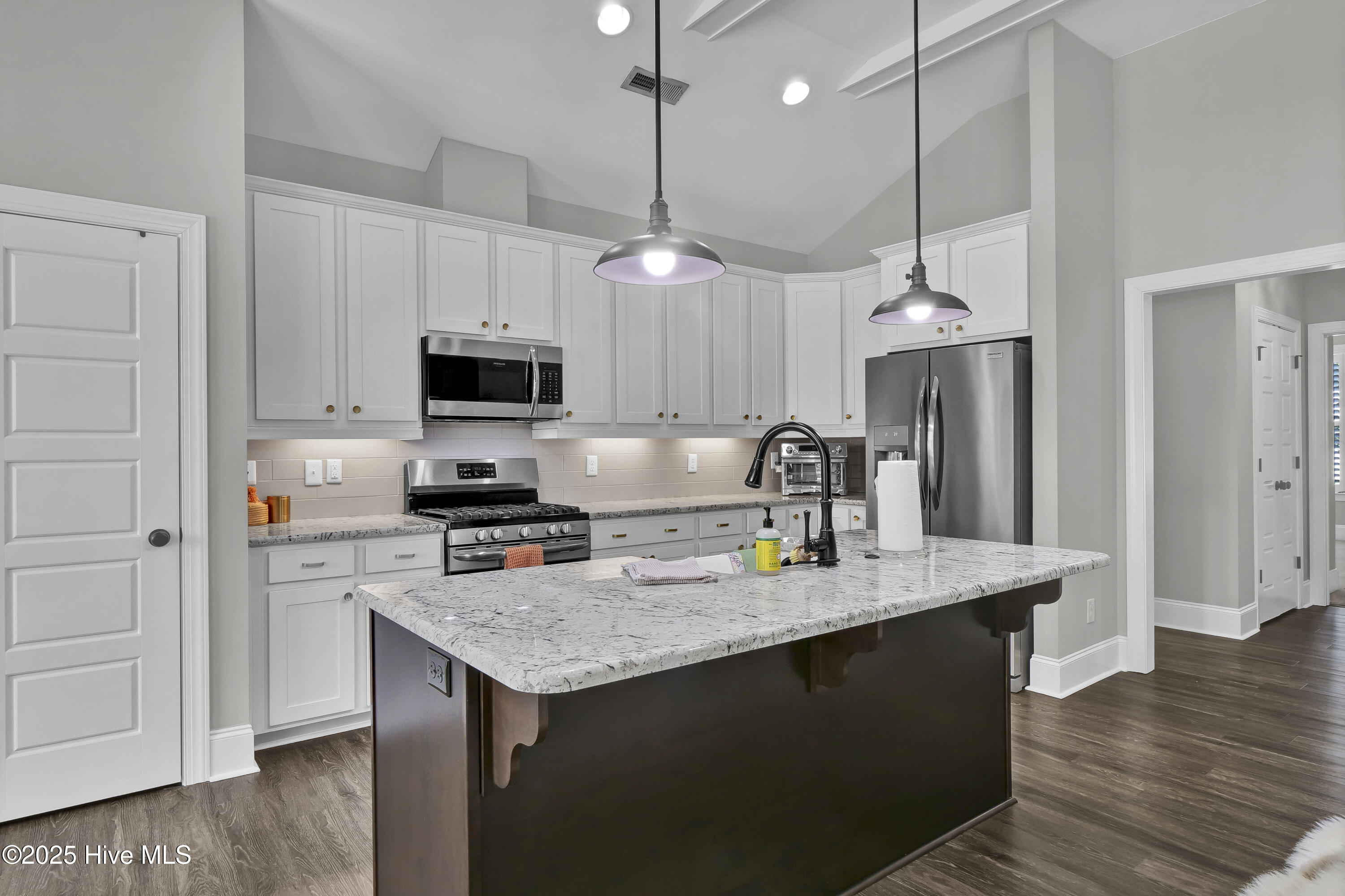 444 Yucca Lane, Wilmington, NC 28412 – photo 15: Kitchen with Pantry