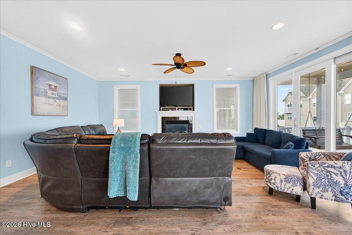 100549293 | Photo 43