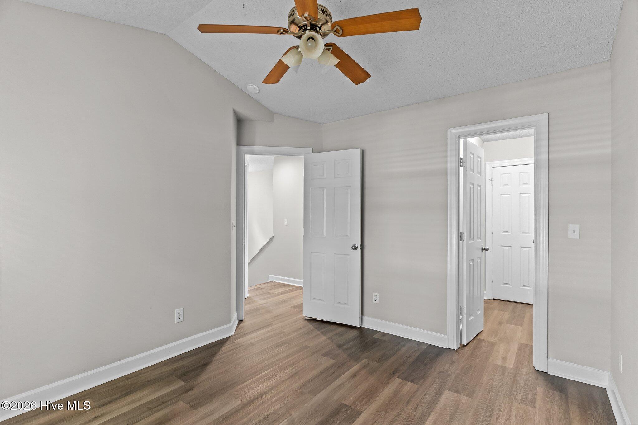 100553986 | Photo 24