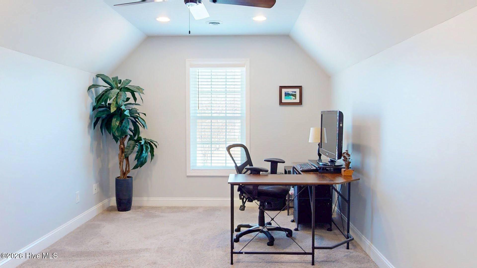 100548342 | Photo 37