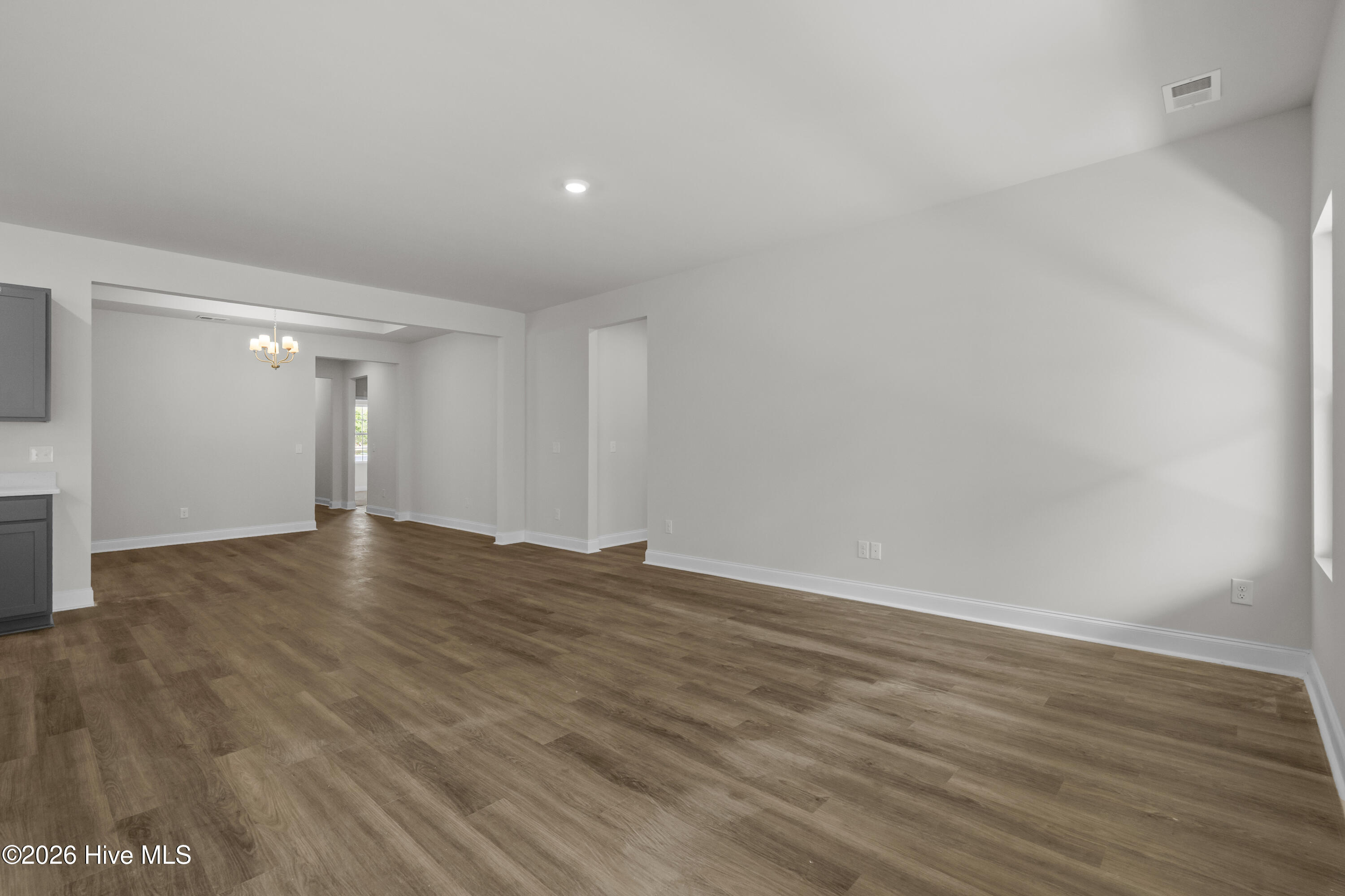 100554744 | Photo 12