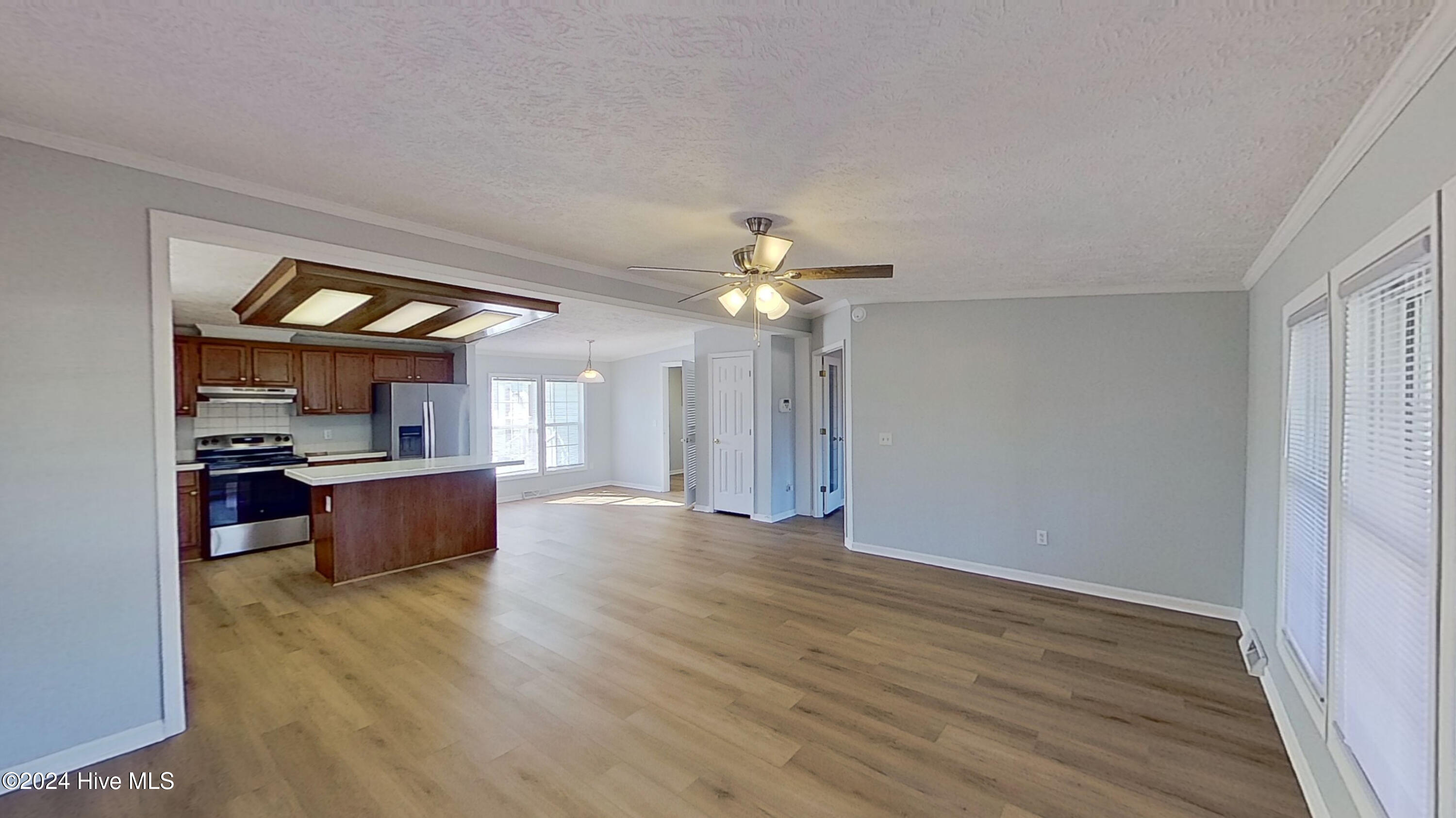 100550318 | Photo 10