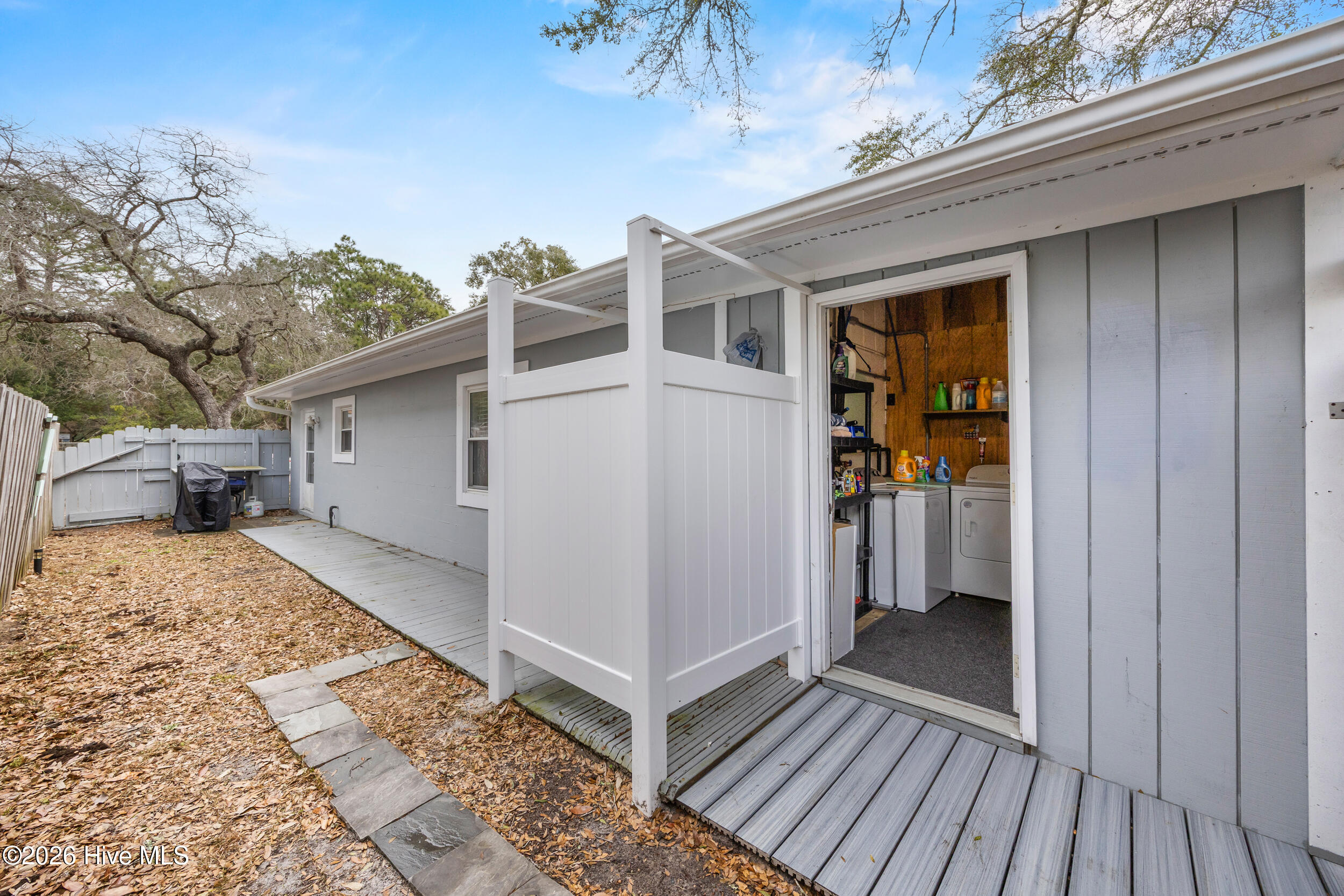 100554331 | Photo 32