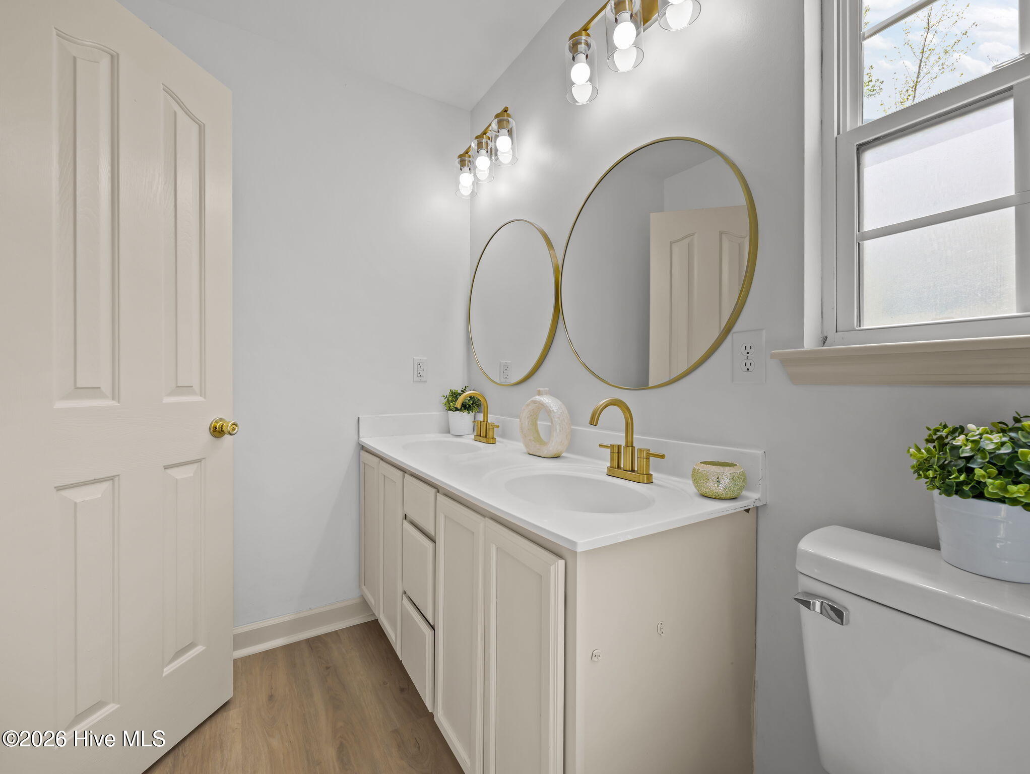 100565884 | Photo 21