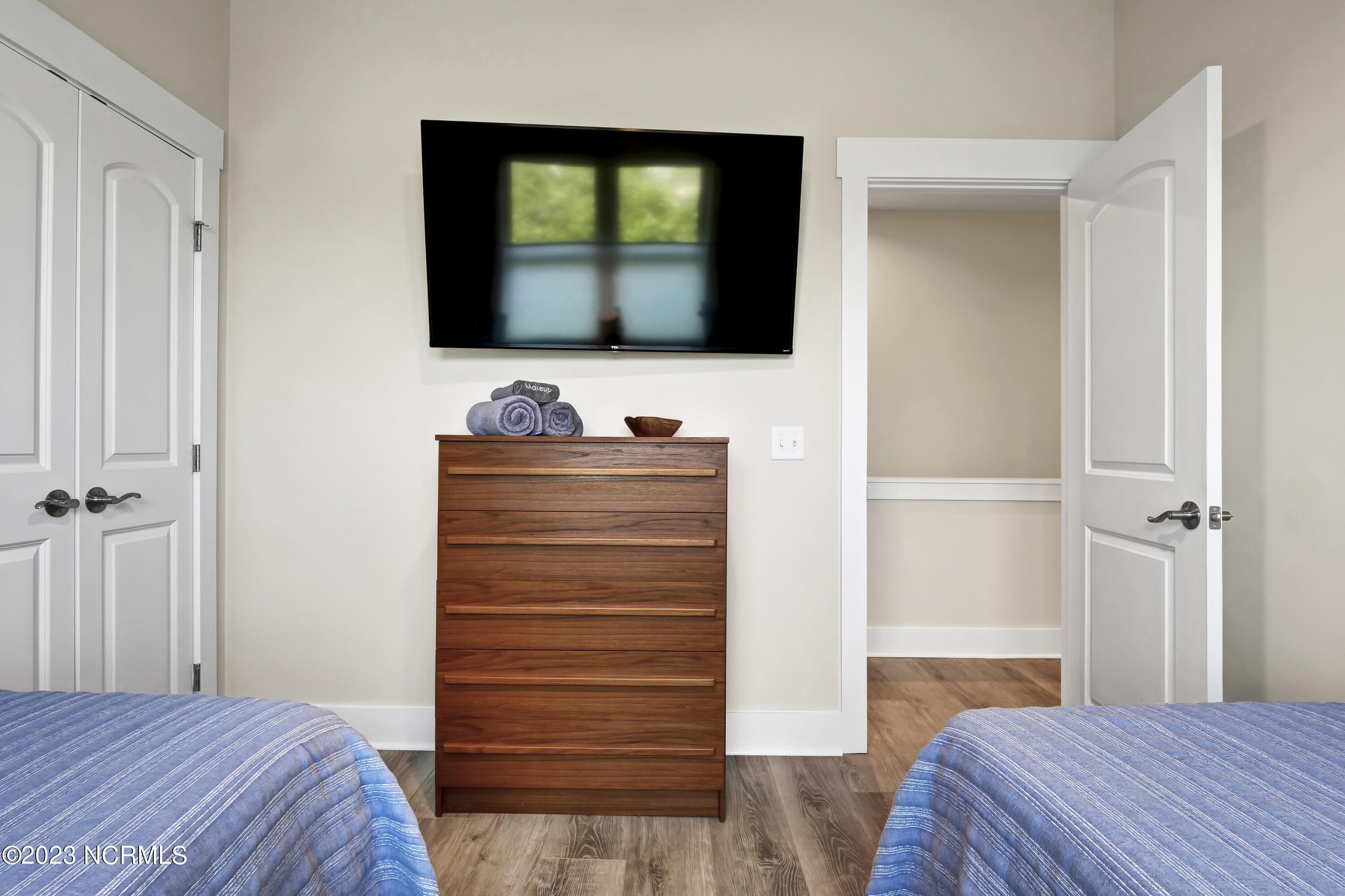 100526223 | Photo 30