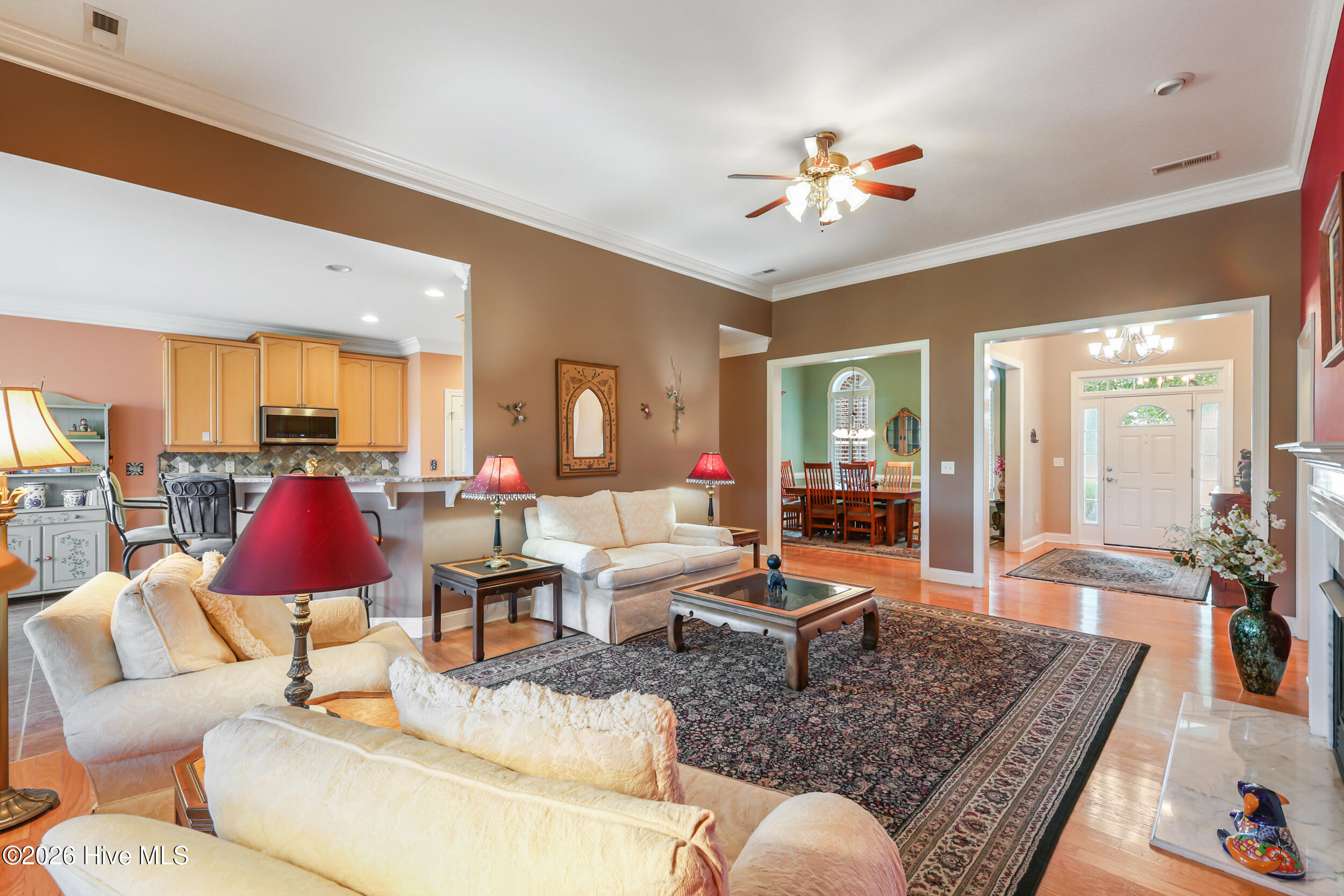 100565285 | Photo 14