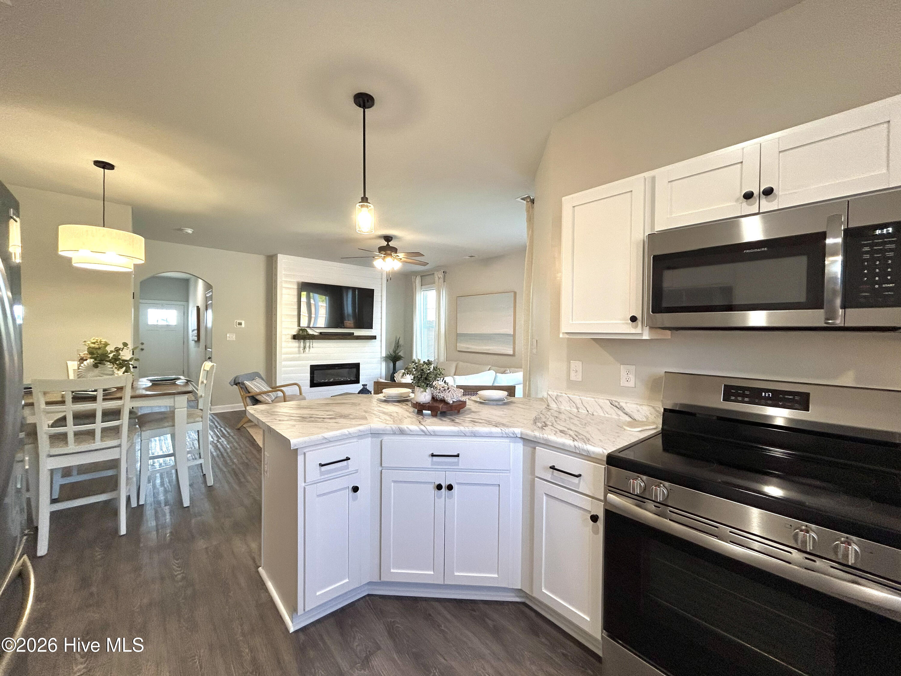 100553295 | Photo 14