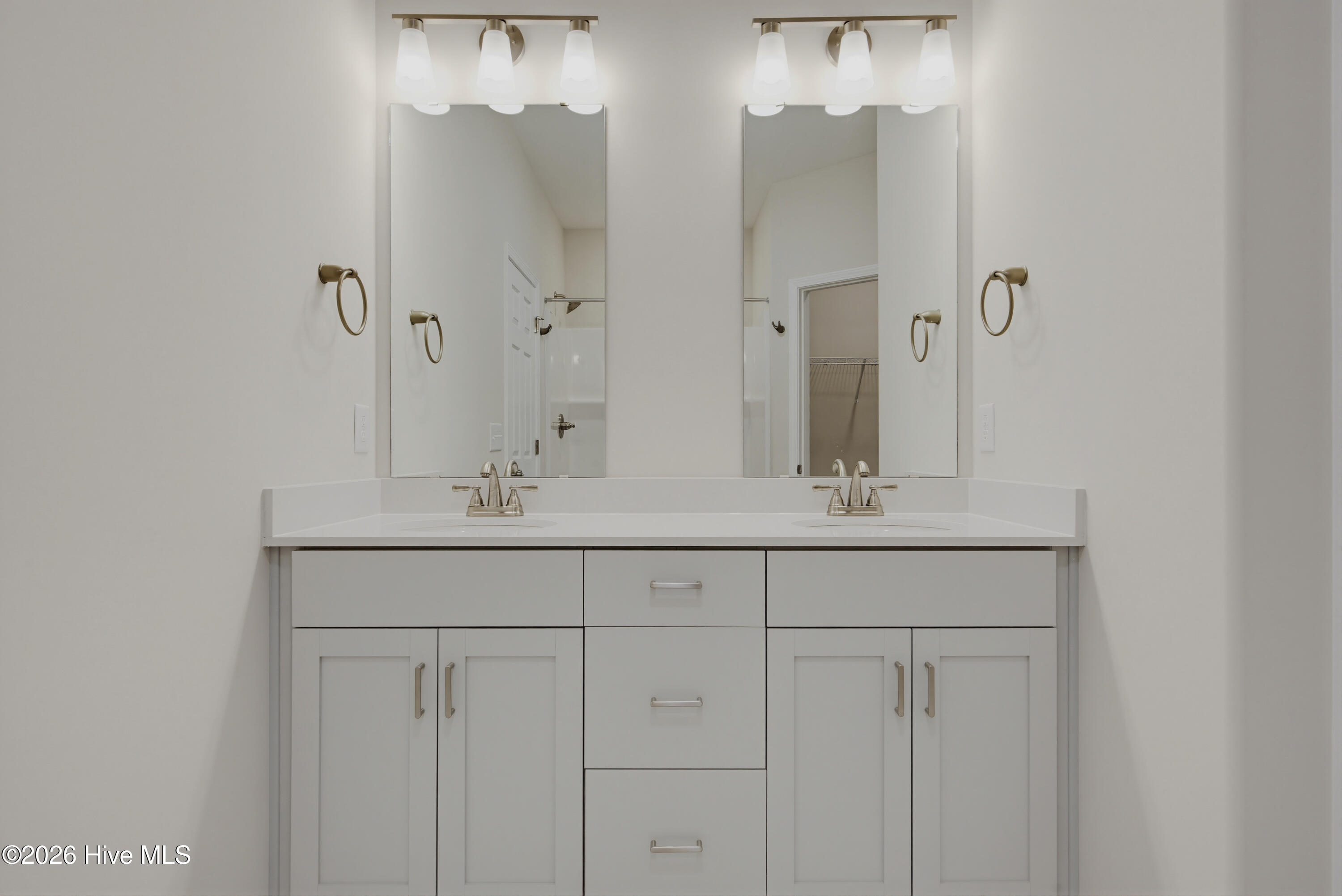 100567260 | Photo 21