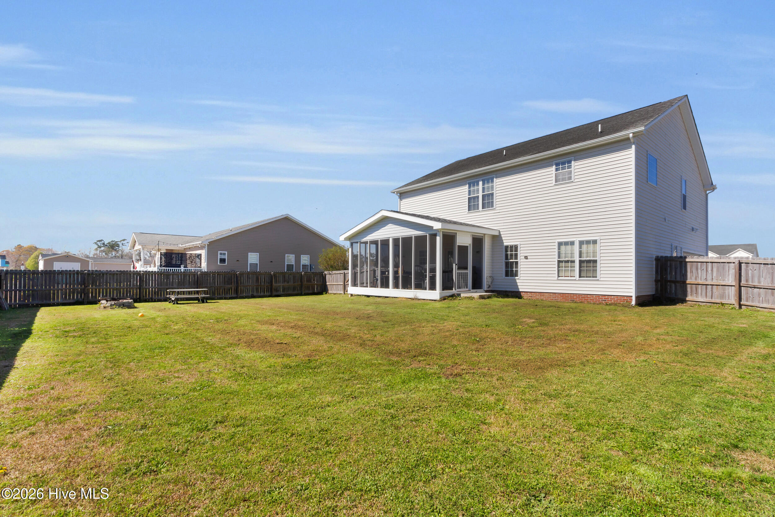 100562636 | Photo 28