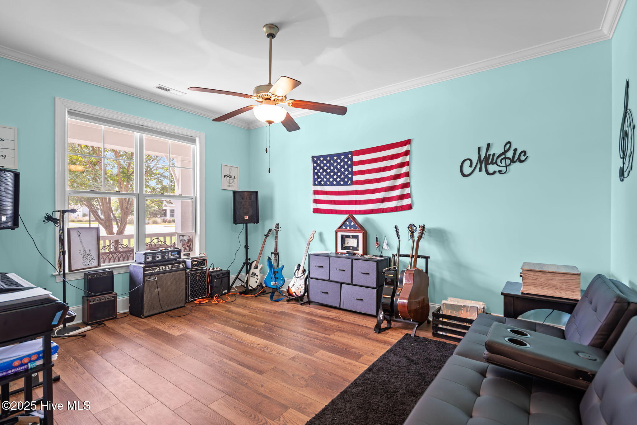 100525866 | Photo 24