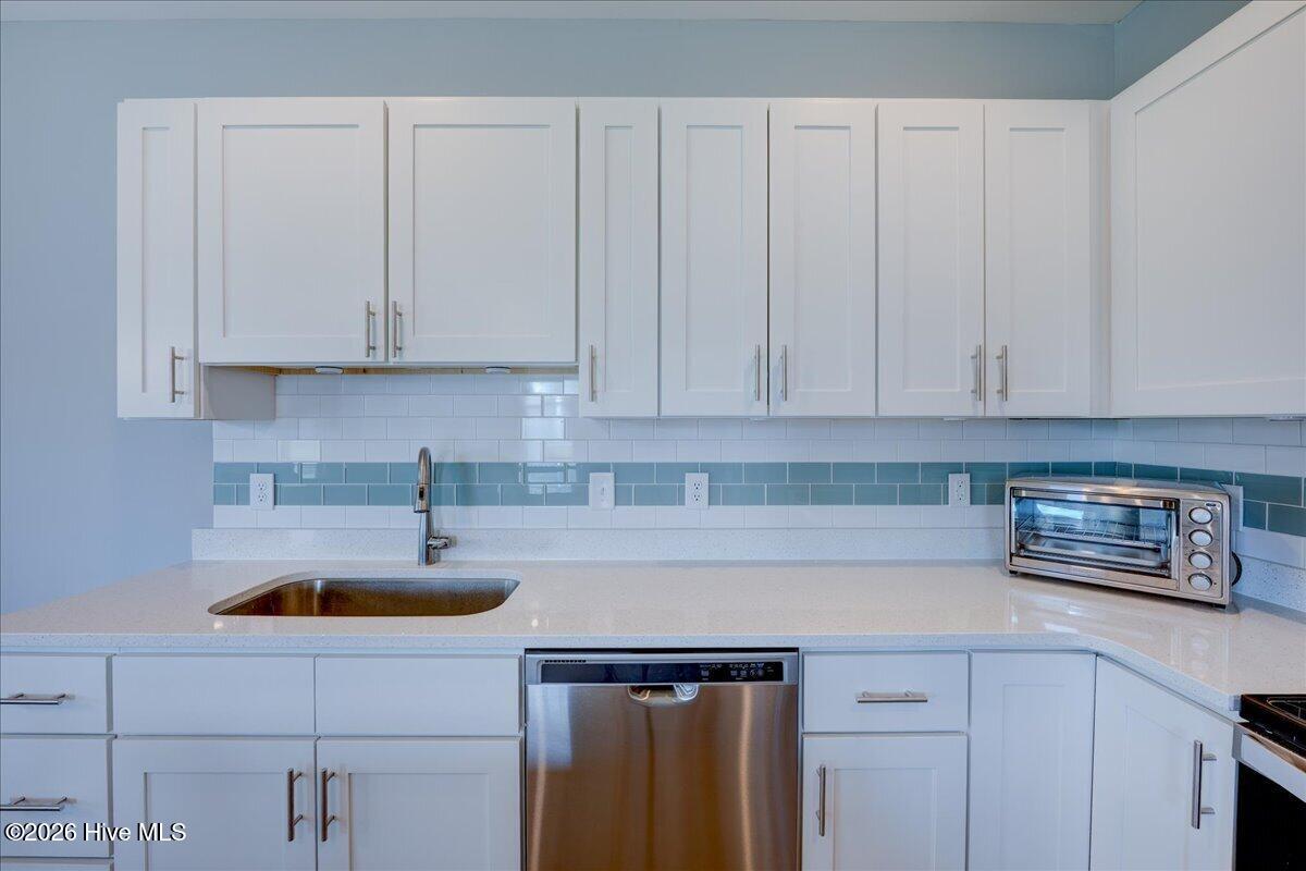 100567041 | Photo 18