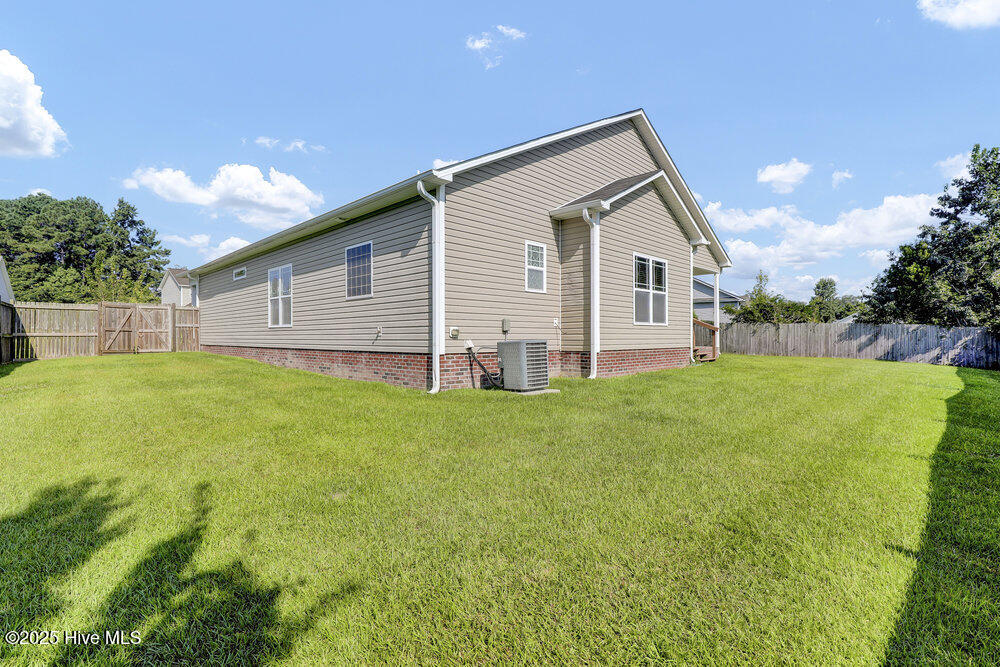 100520974 | Photo 23