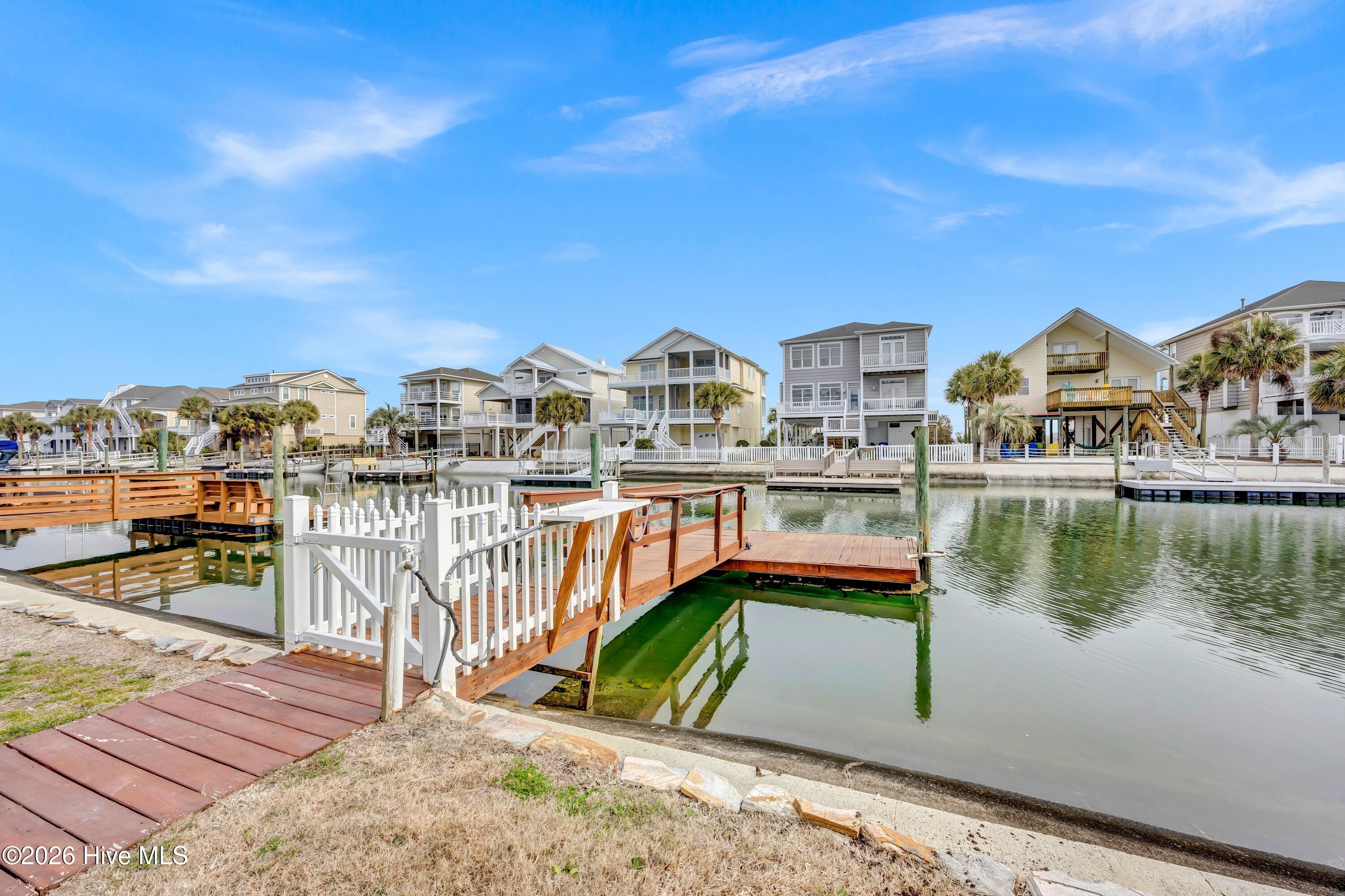 100556301 | Photo 25