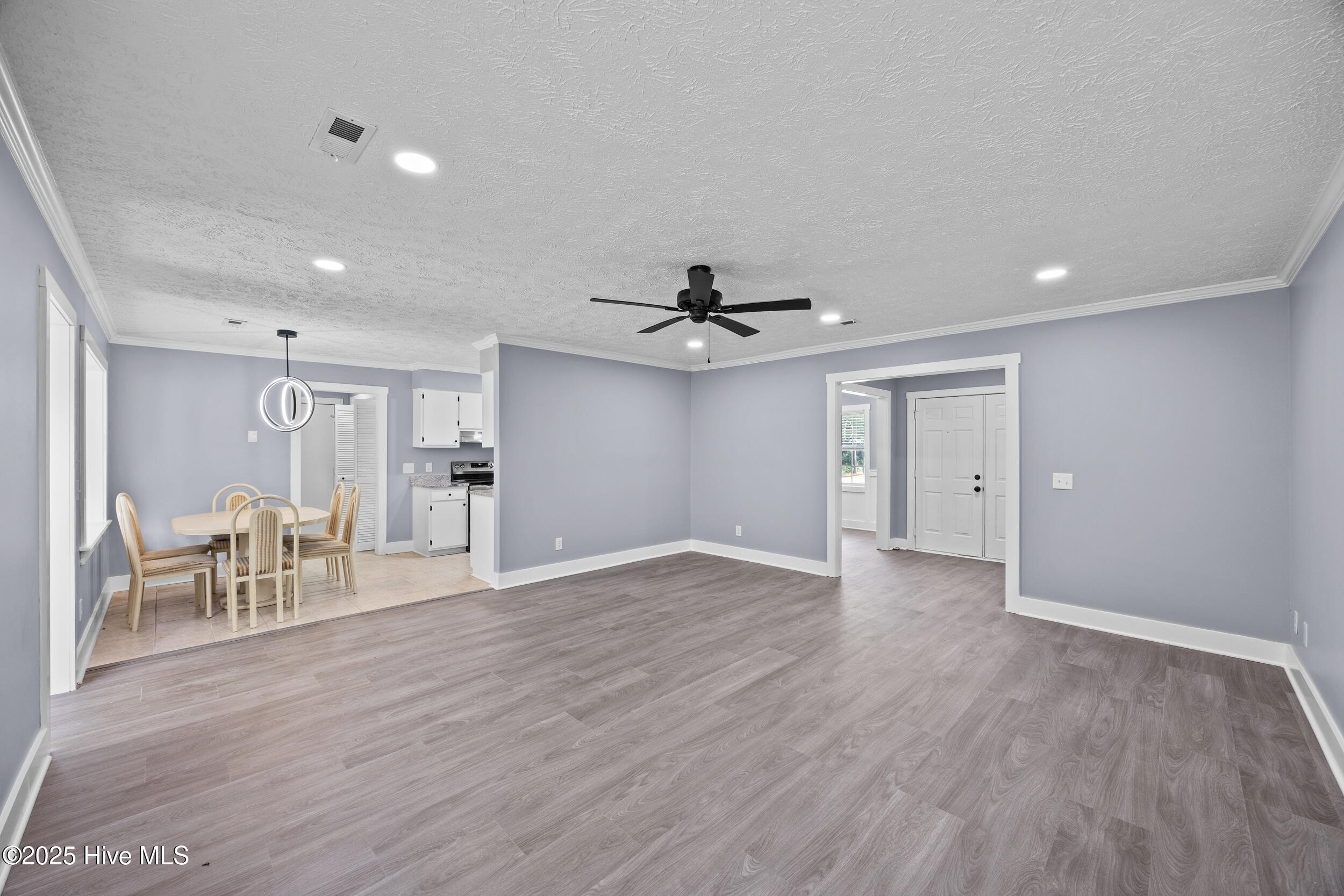 100521133 | Photo 22