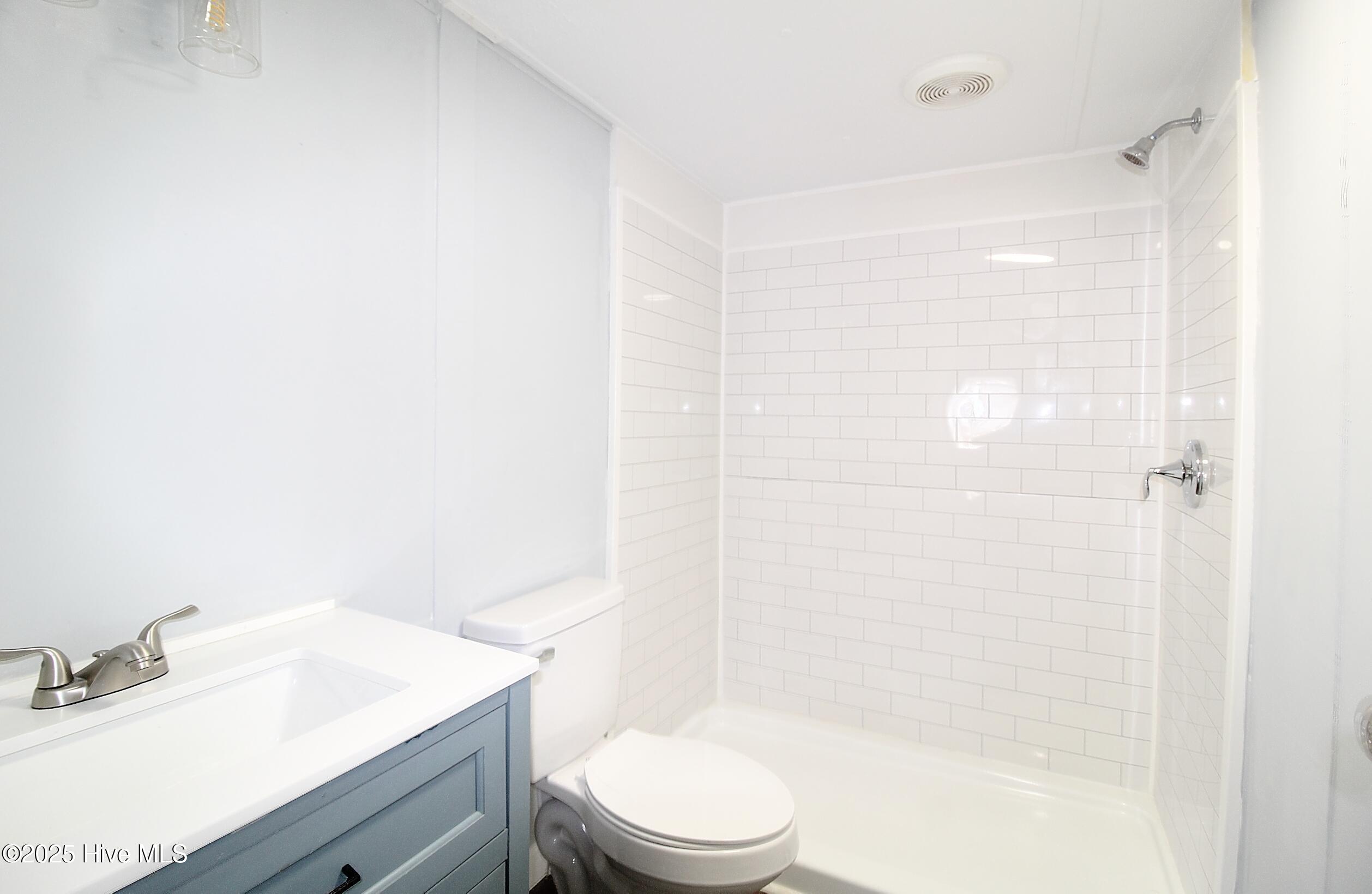 100544701 | Photo 11