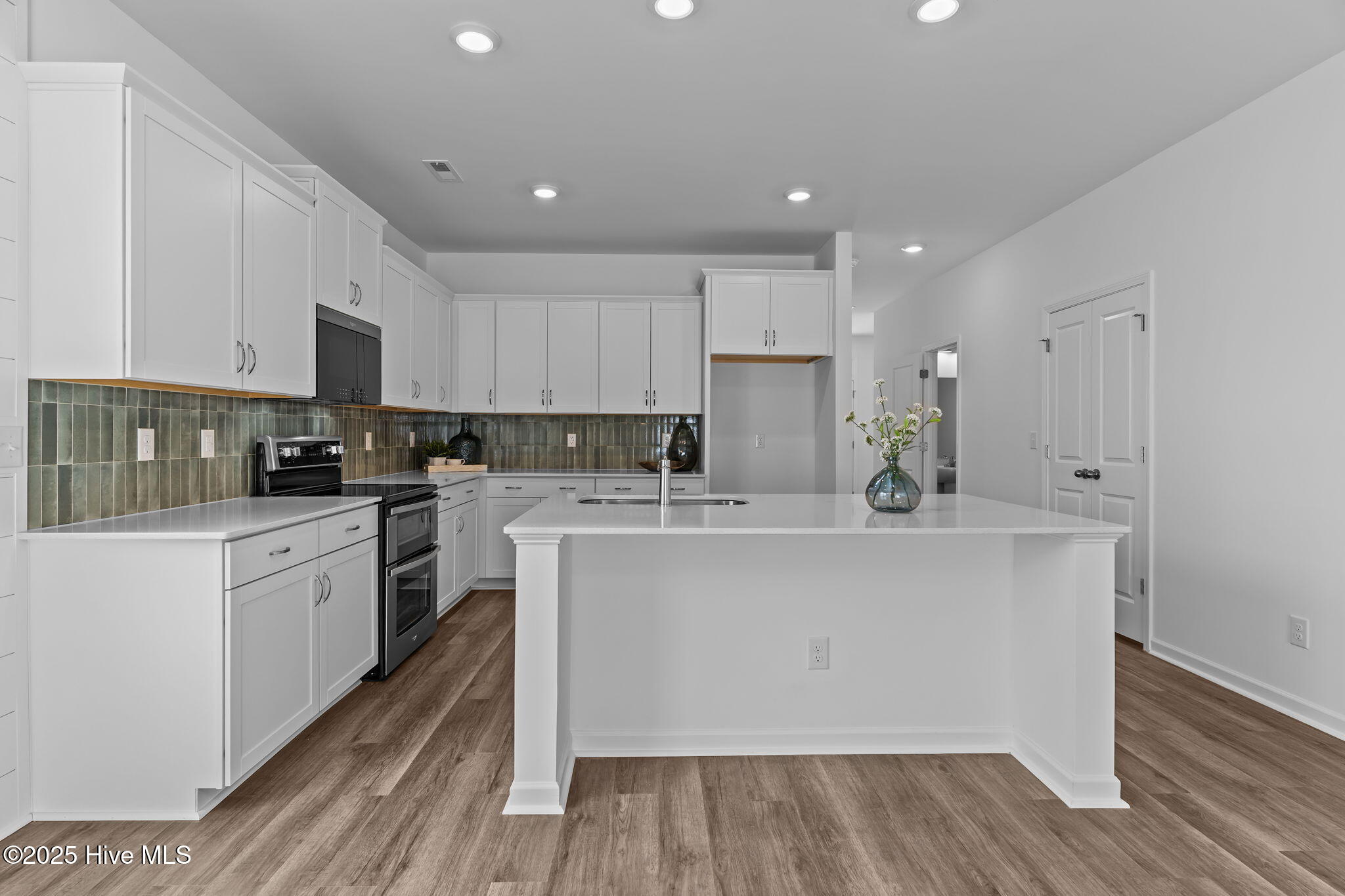 100515198 | Photo 19