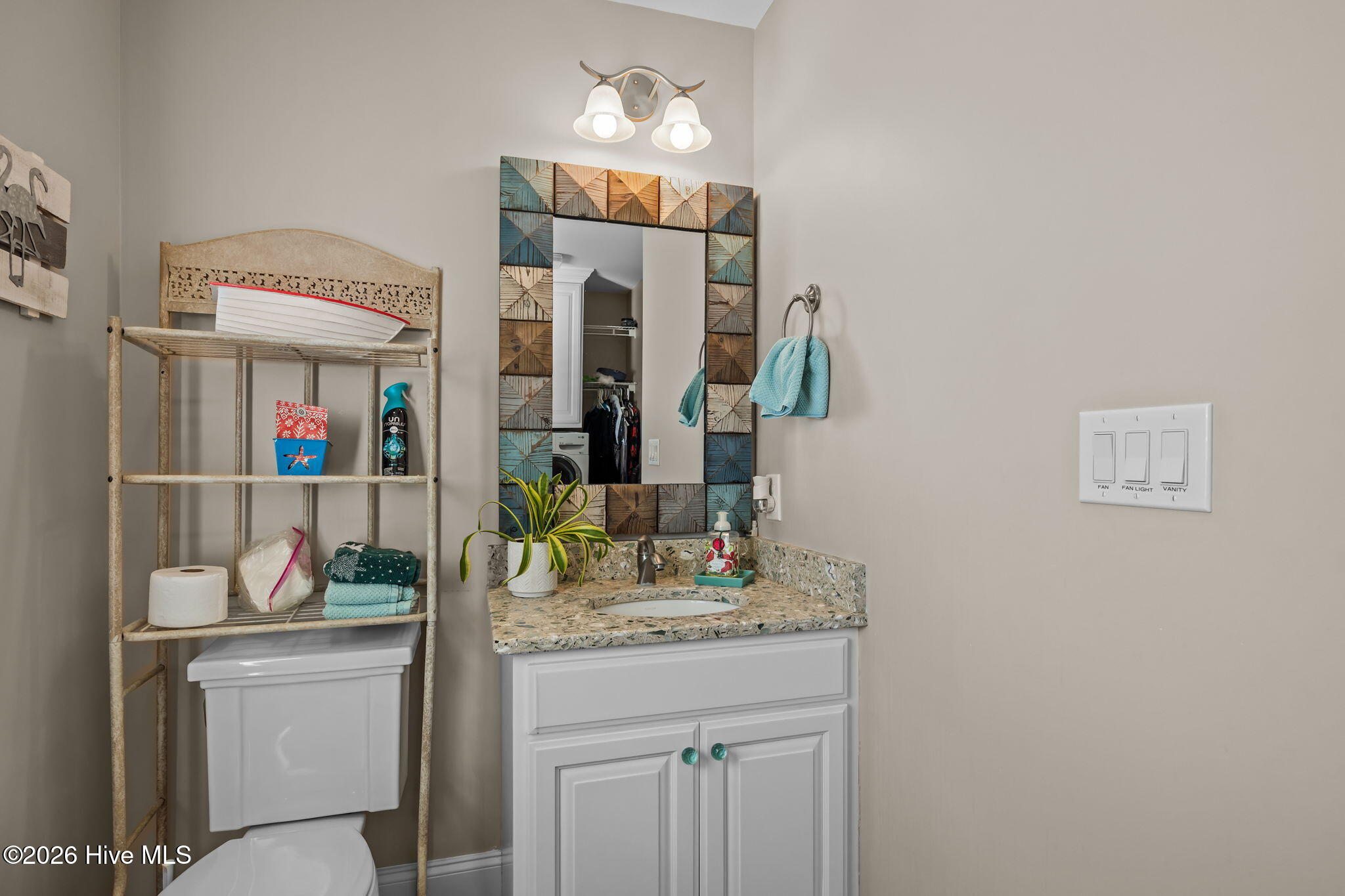 Level 2 laundry / half bath (2)