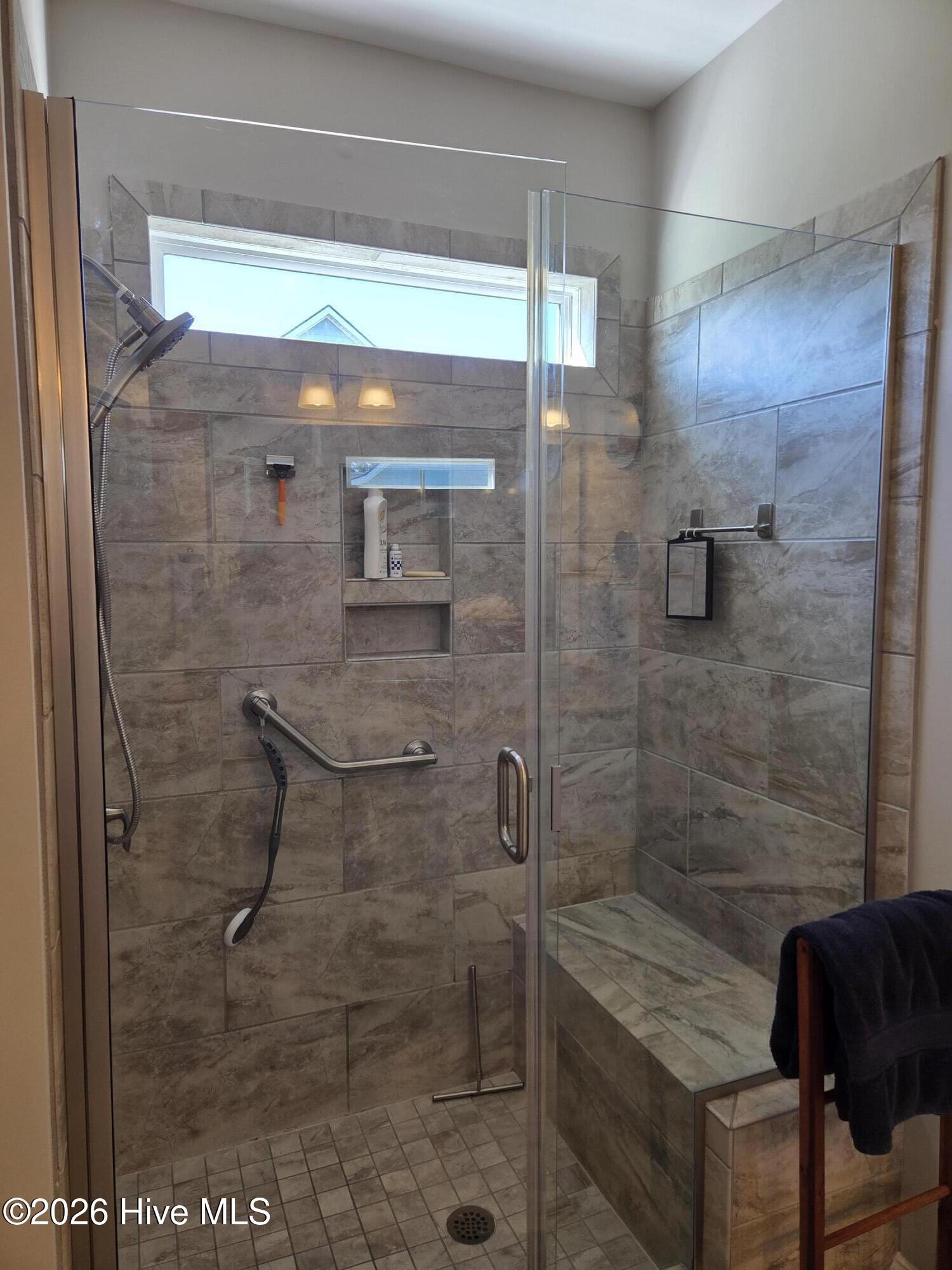 100566407 | Photo 29