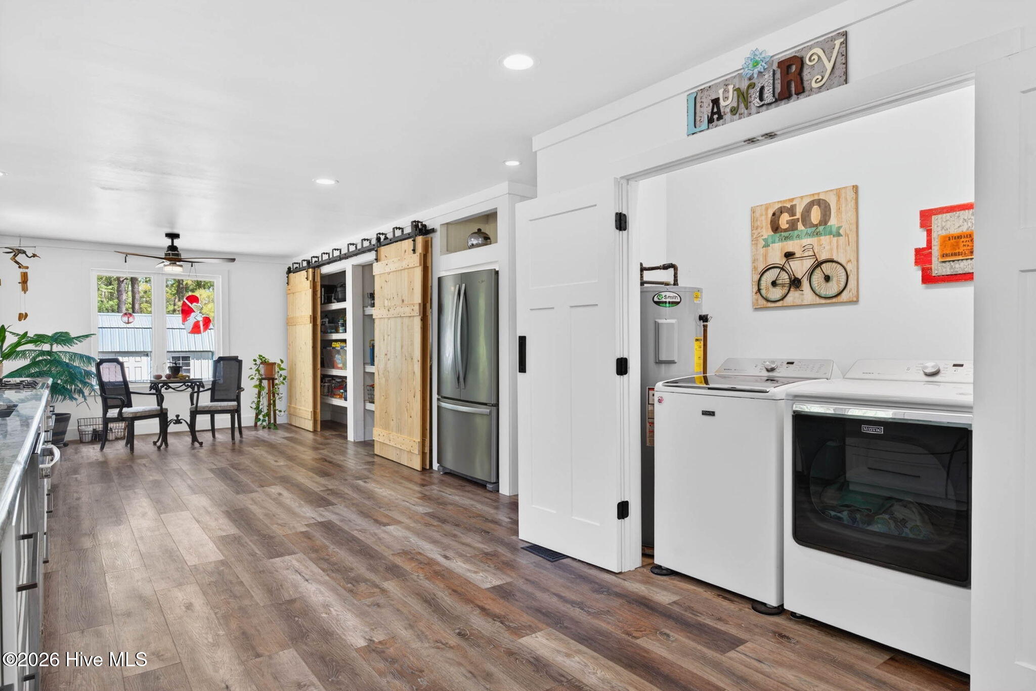 100568923 | Photo 23