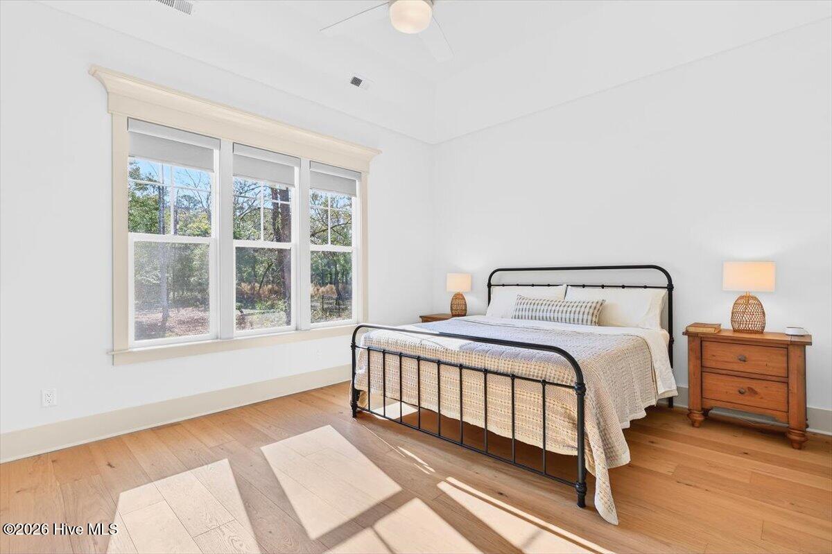 100549175 | Photo 15