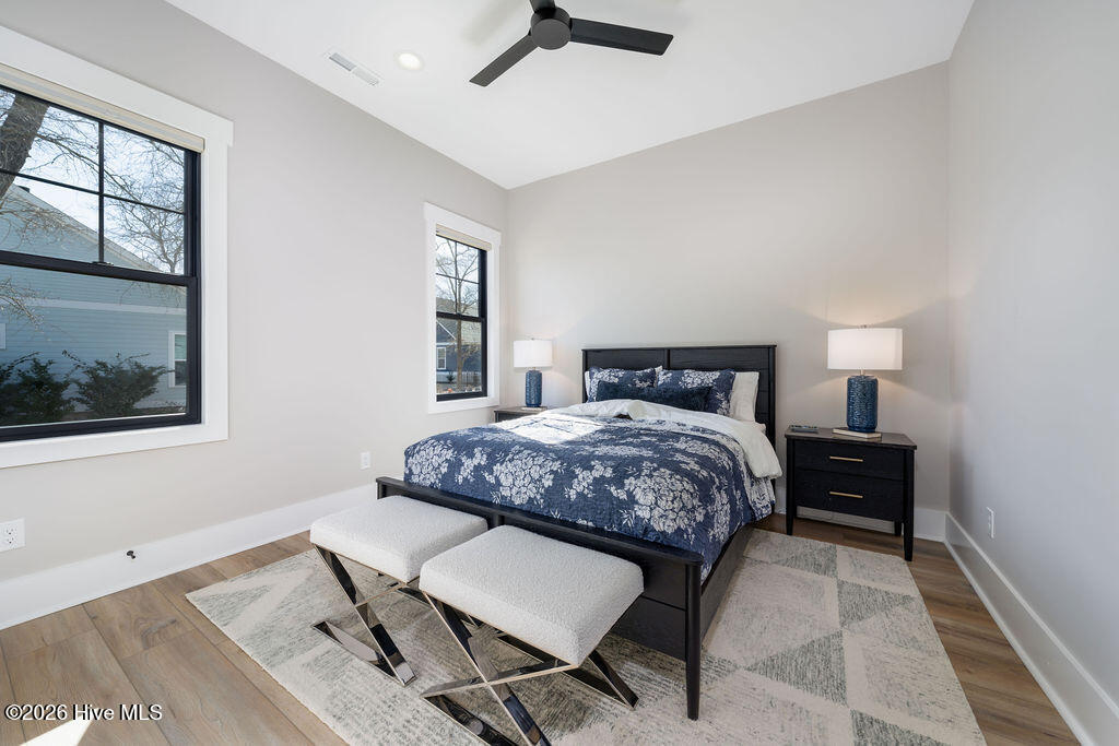 100558848 | Photo 33