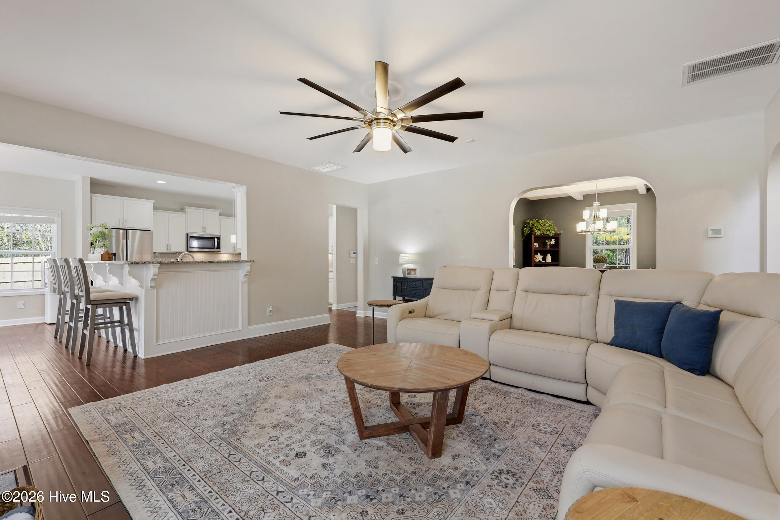 100562179 | Photo 14