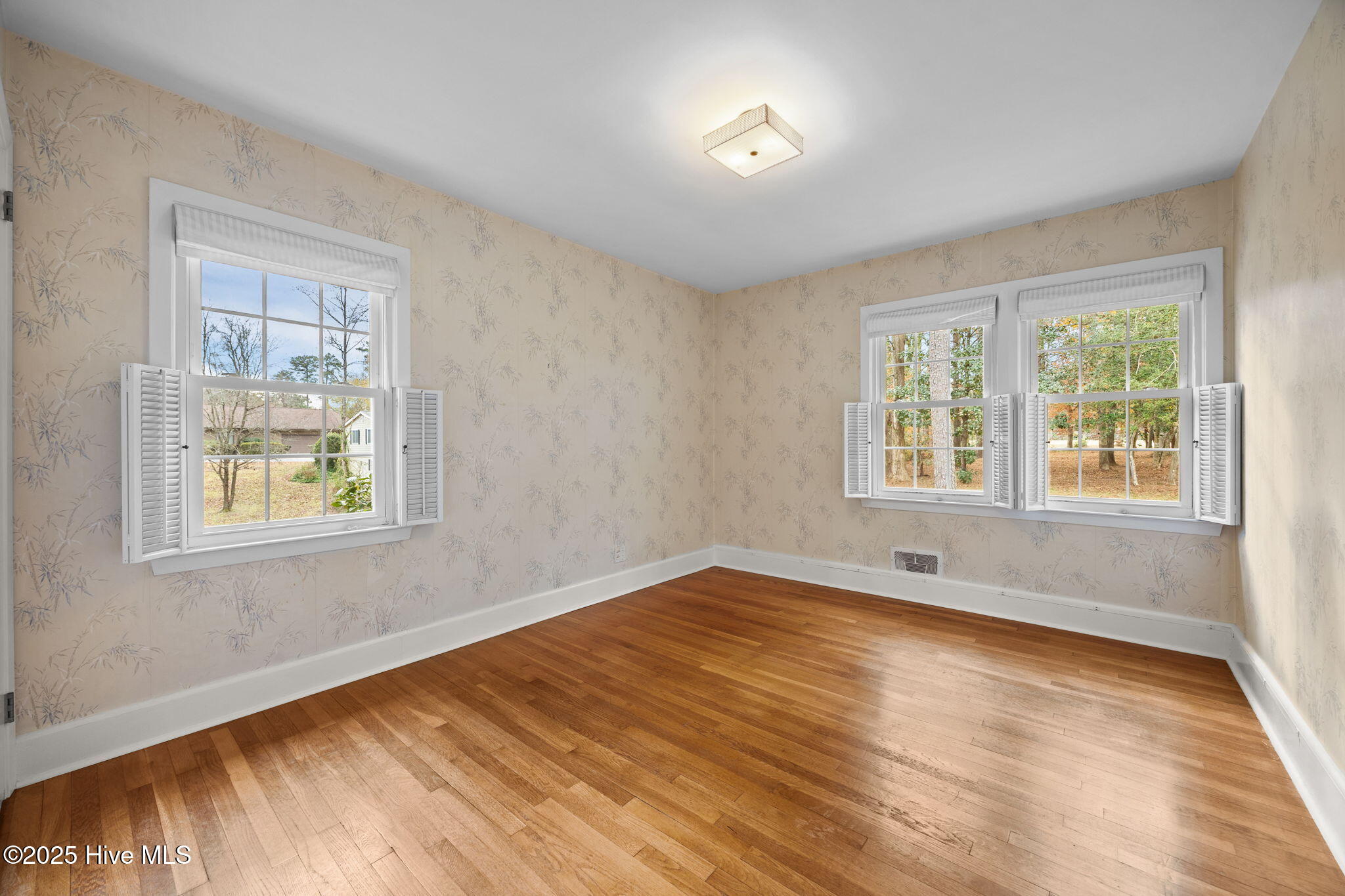 100544163 | Photo 23