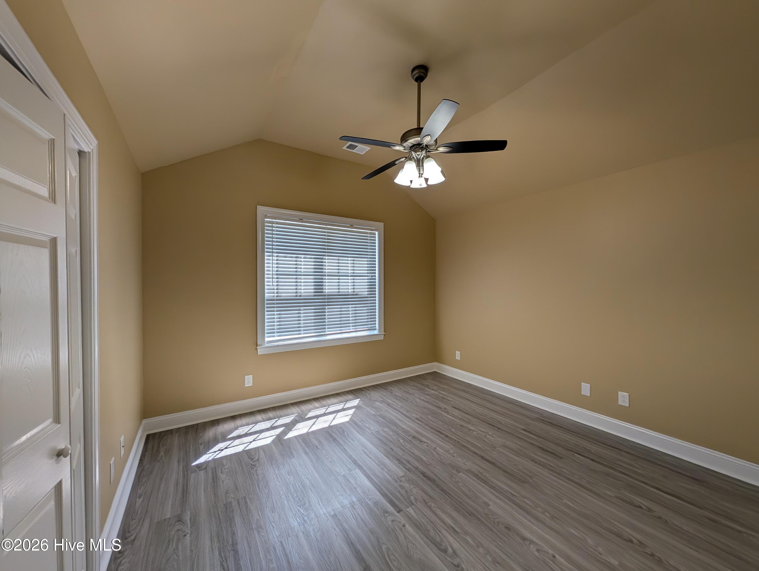 100565502 | Photo 22