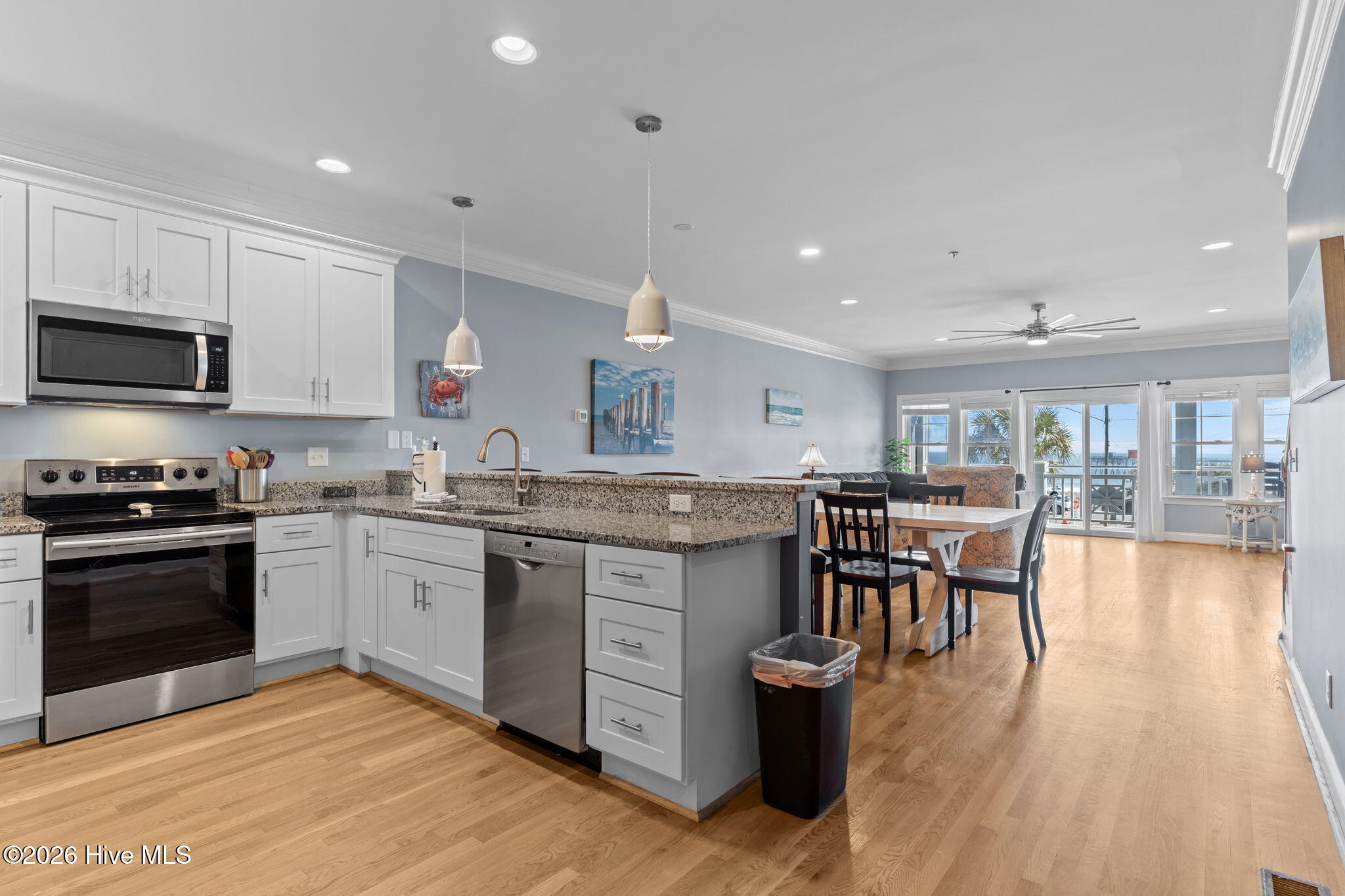 100530858 | Photo 15