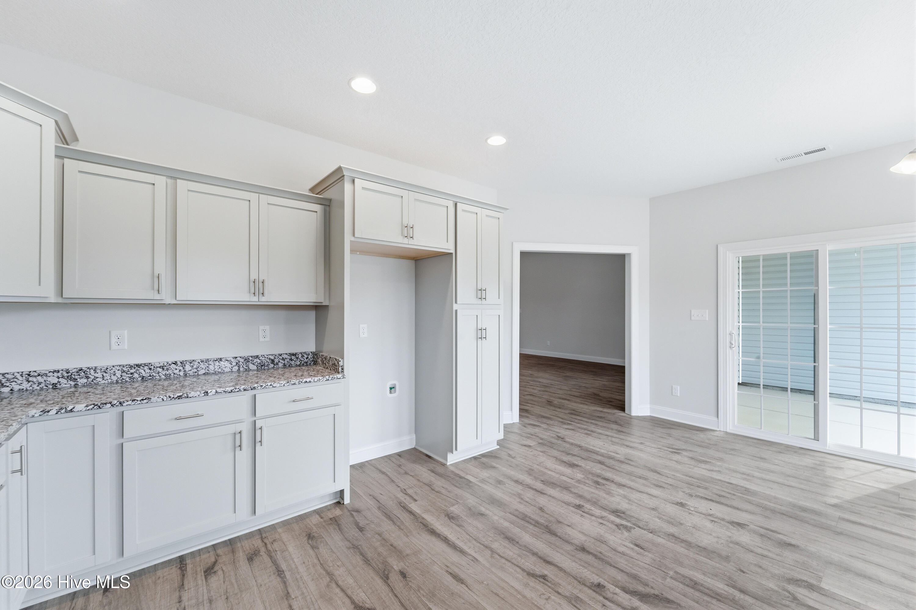 100525562 | Photo 12