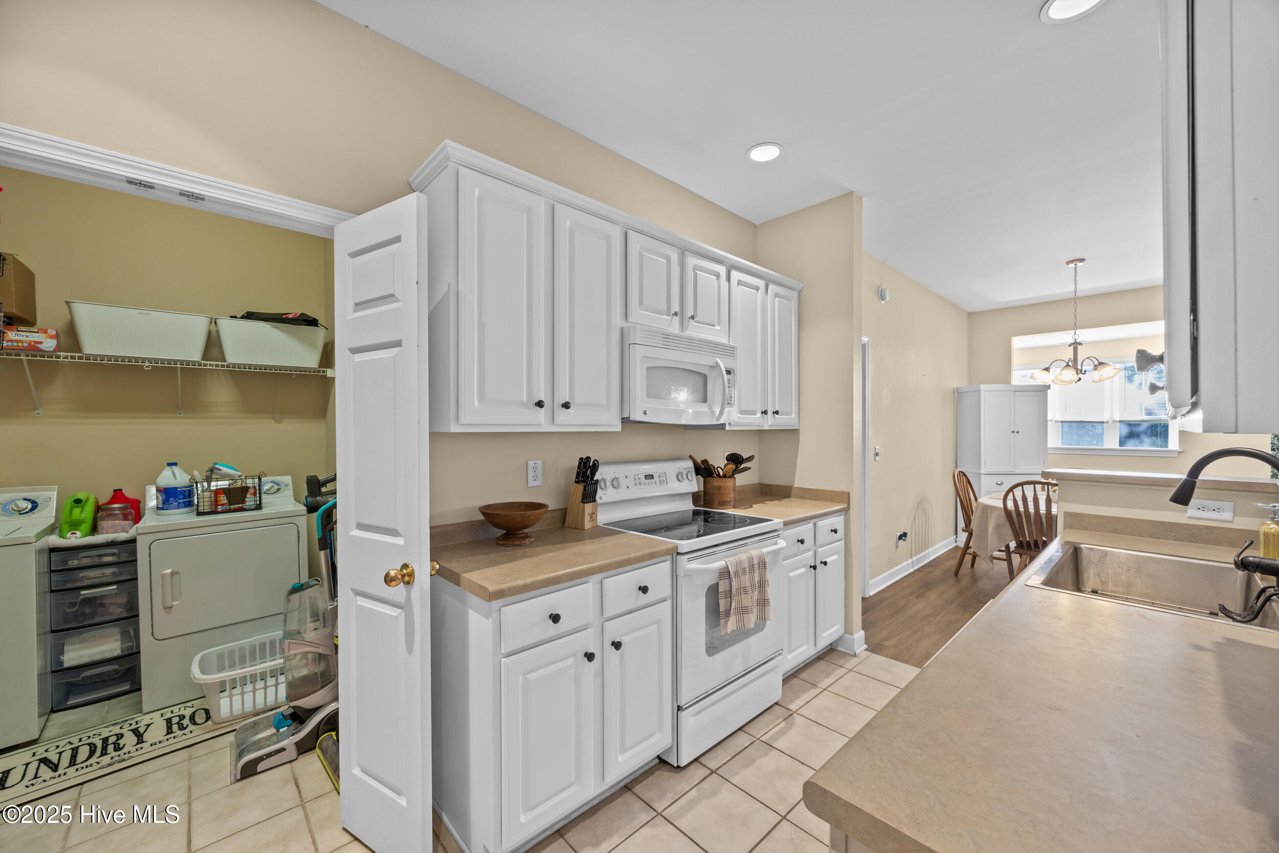 100535393 | Photo 31