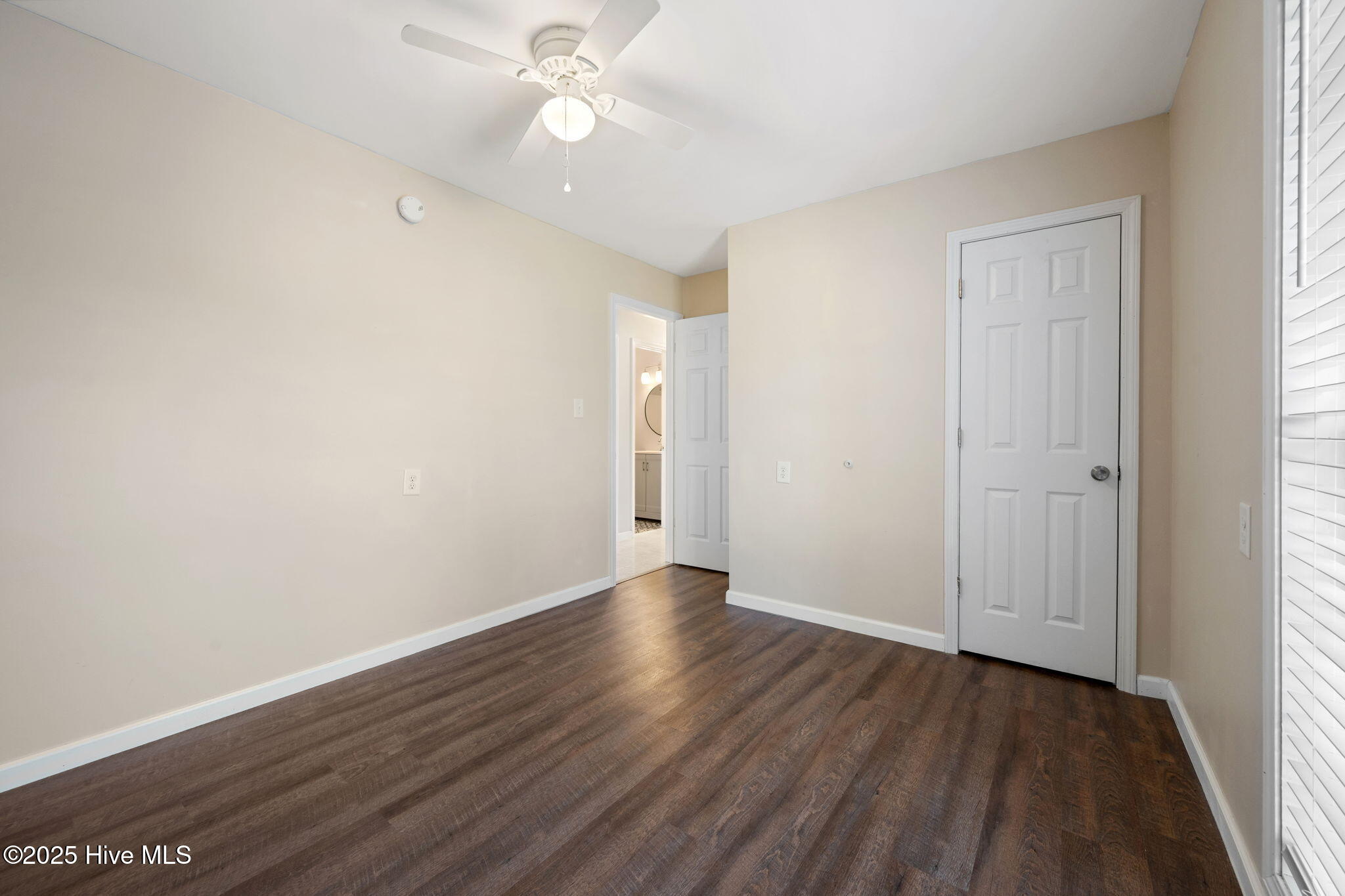 100543210 | Photo 13