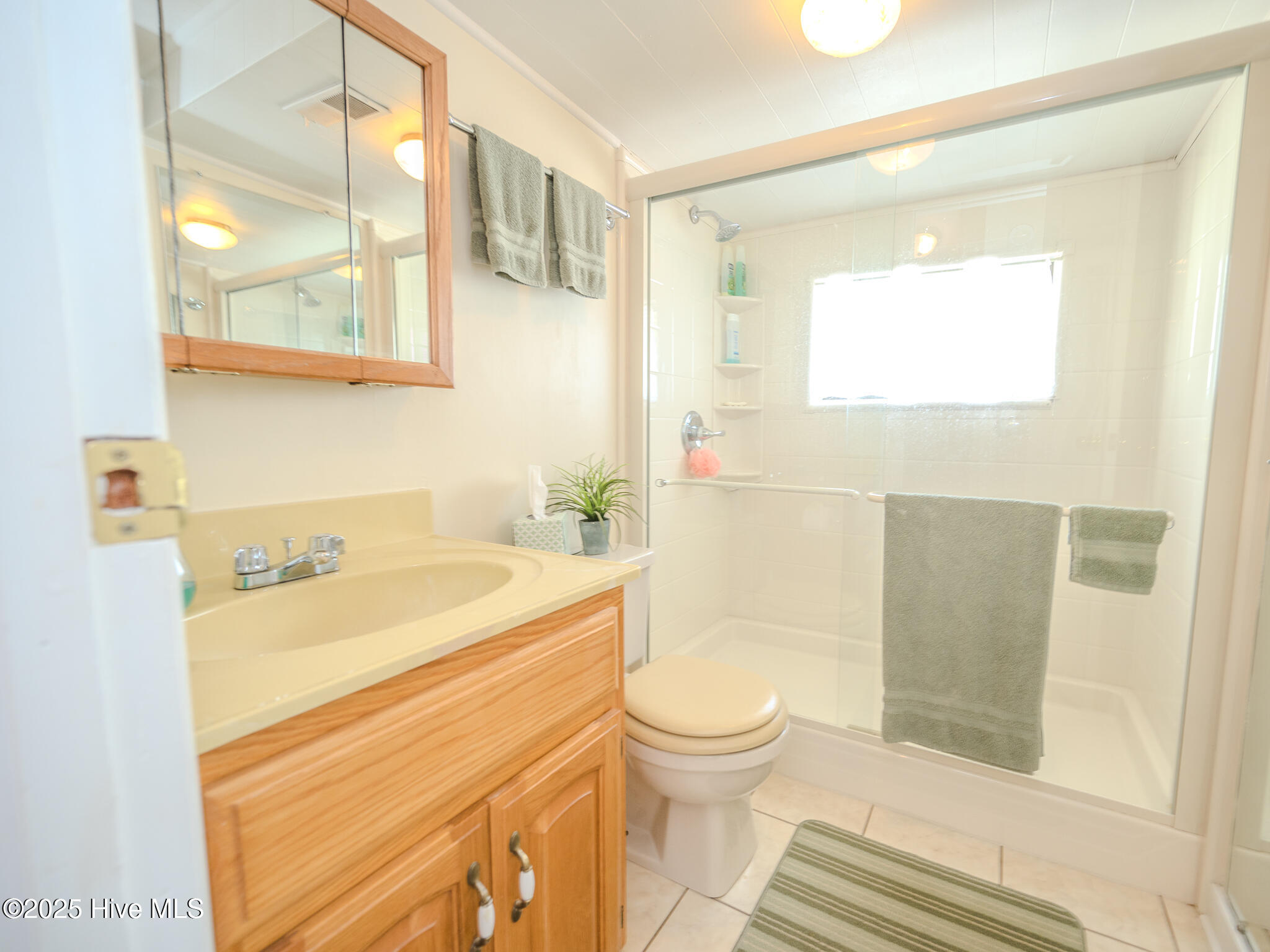 100560195 | Photo 37