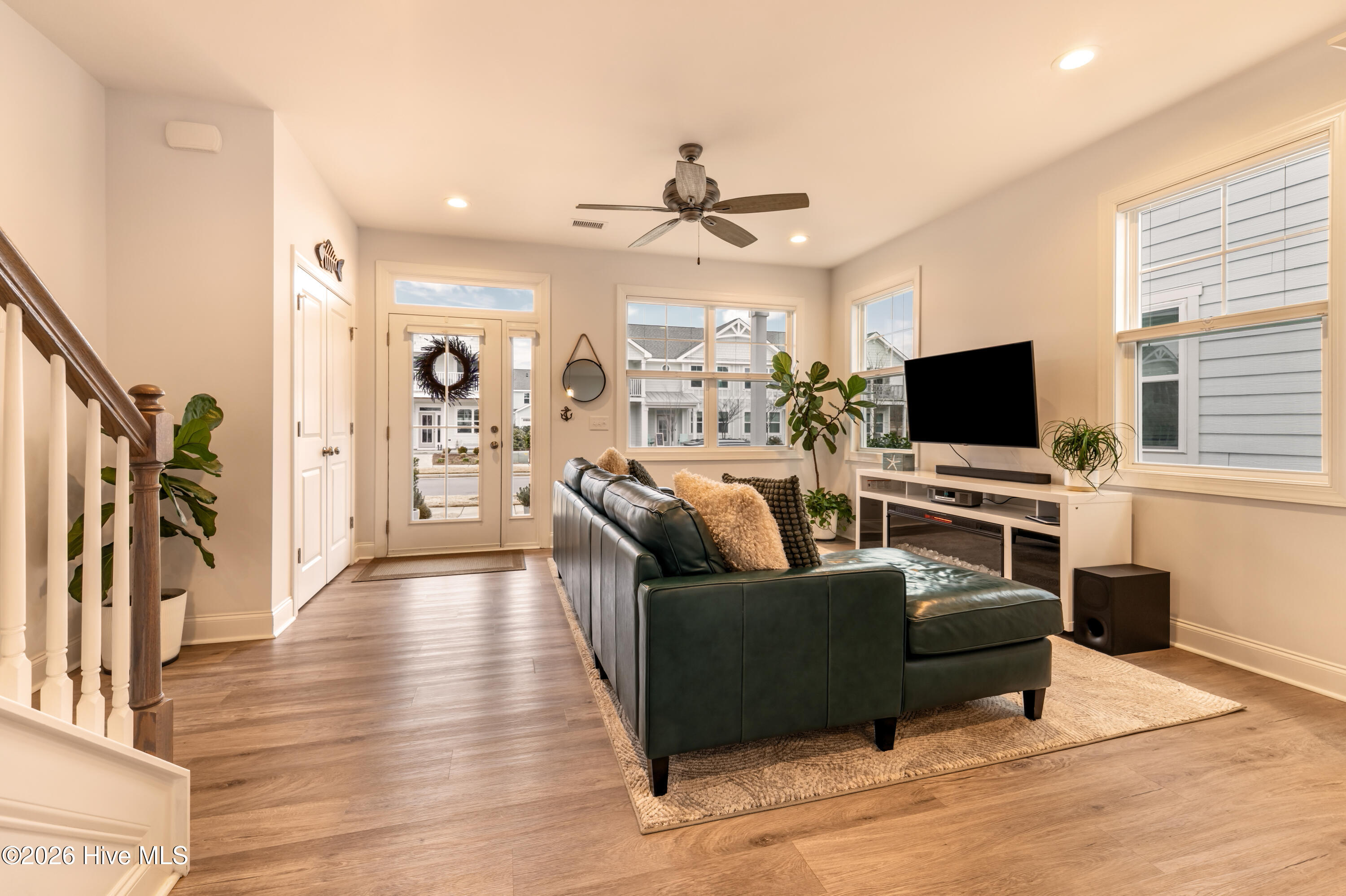 100558472 | Photo 15